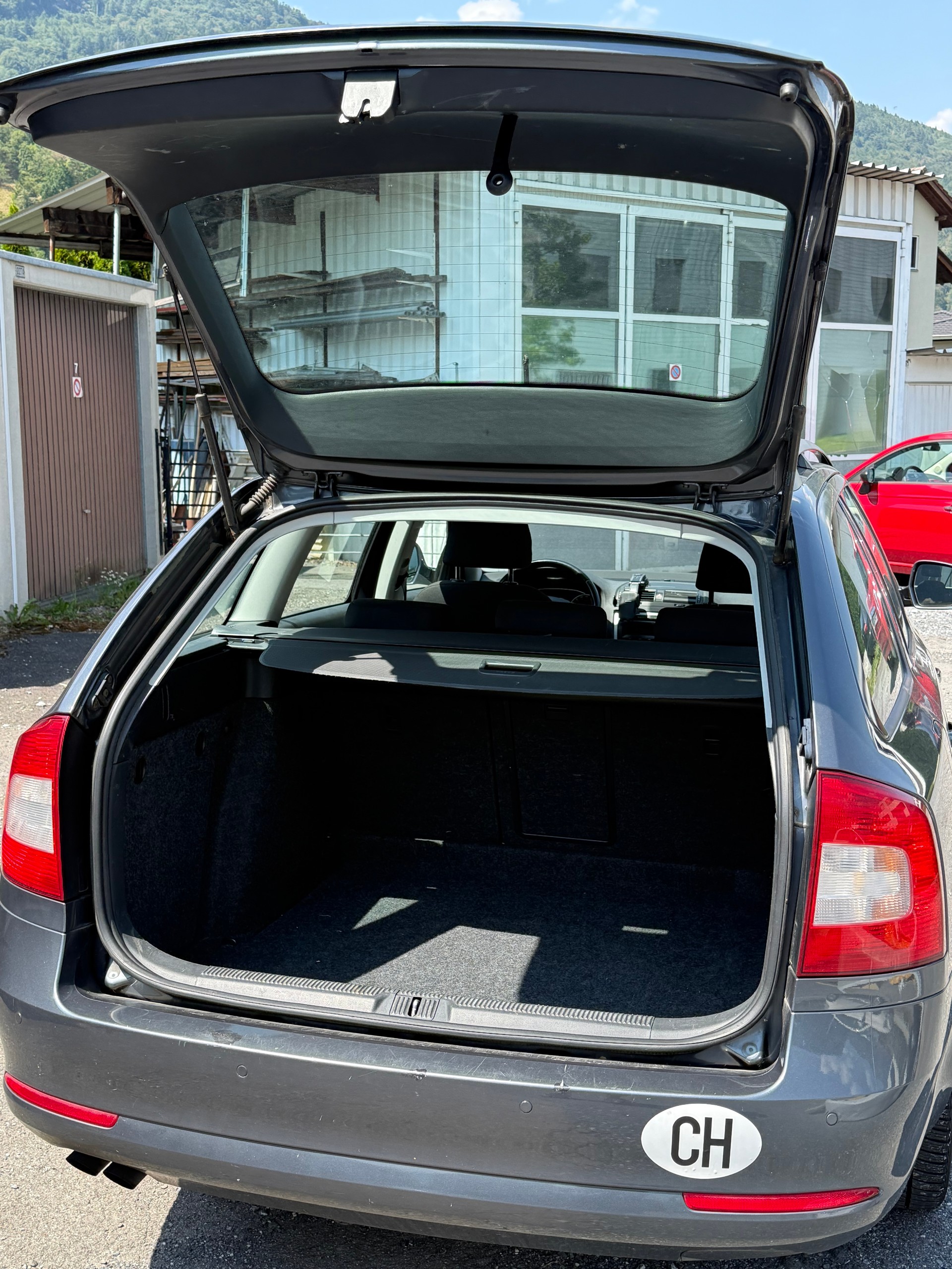 SKODA Octavia Combi 2.0 TDI Ambiente DSG-image-7