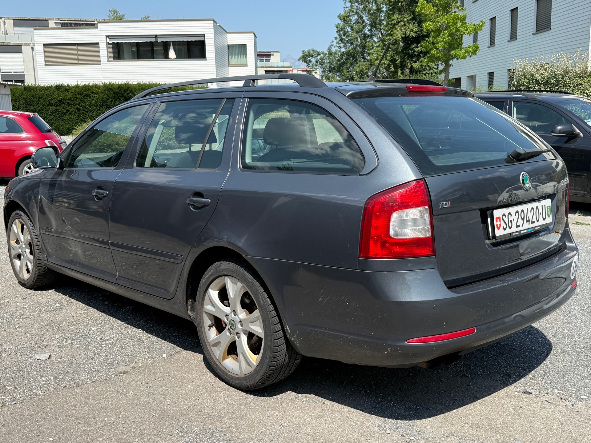 SKODA Octavia Combi 2.0 TDI Ambiente DSG-image-5