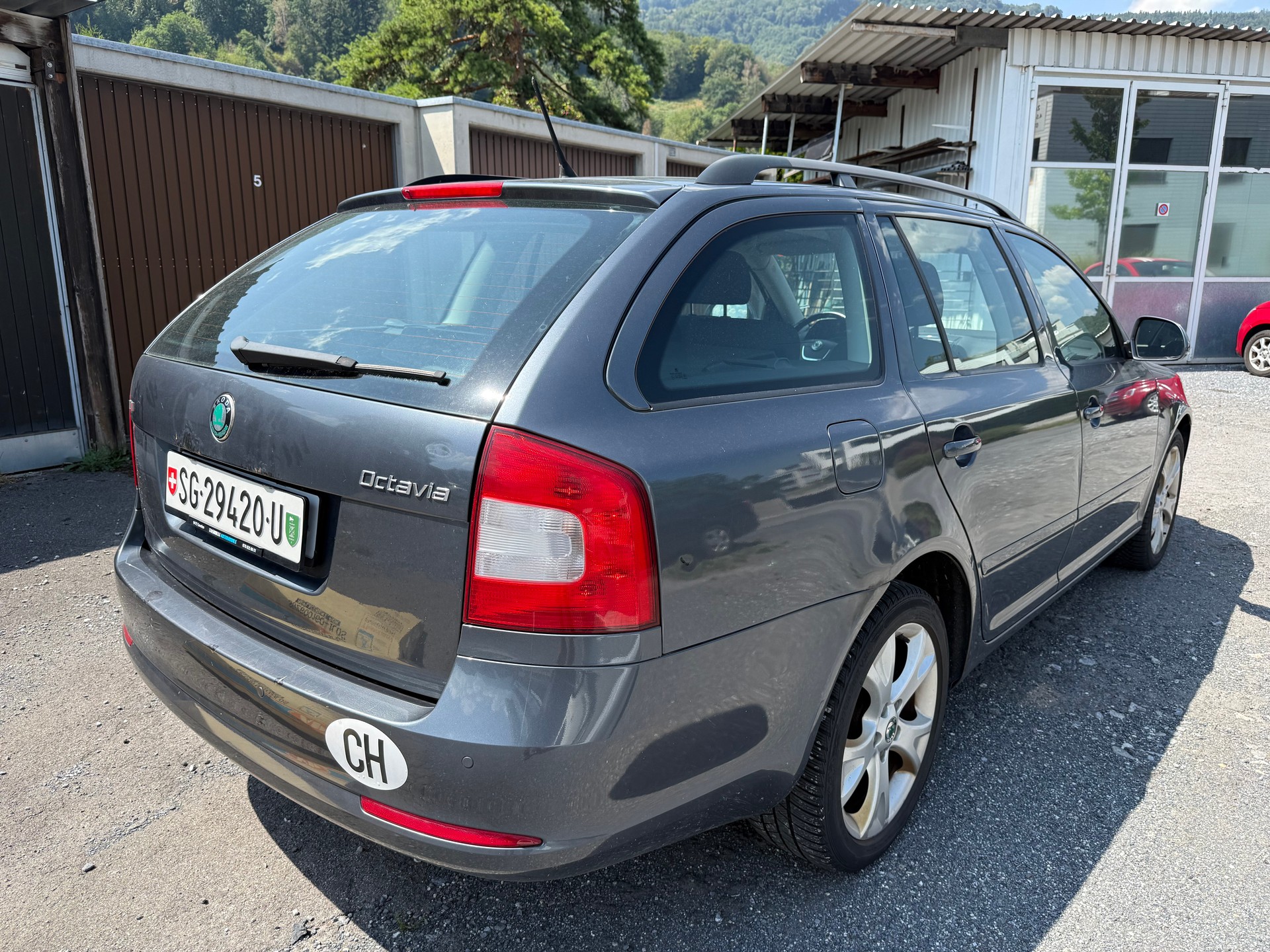 SKODA Octavia Combi 2.0 TDI Ambiente DSG-image-8