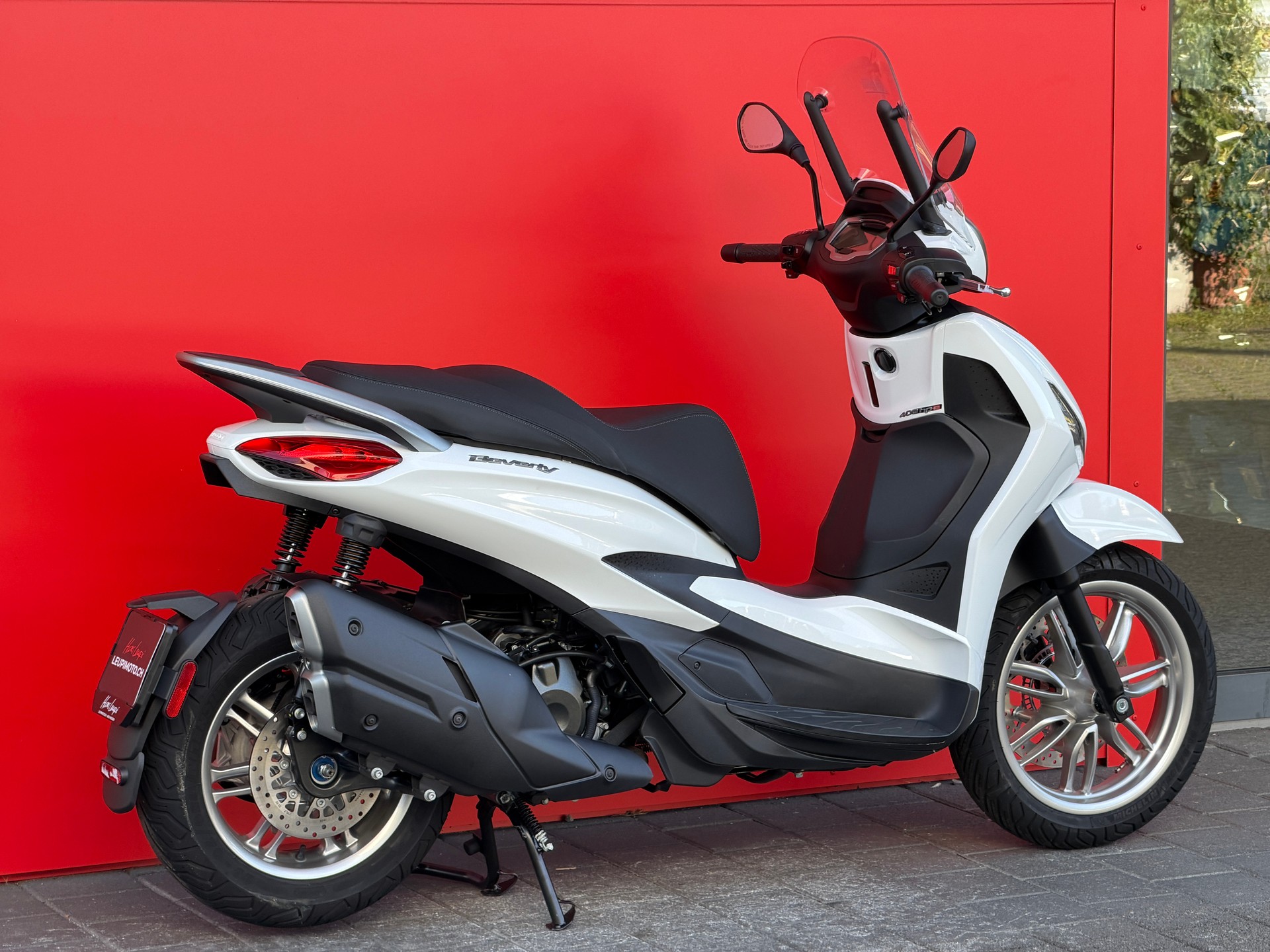 PIAGGIO Beverly 400 E5+-showroom-element-2