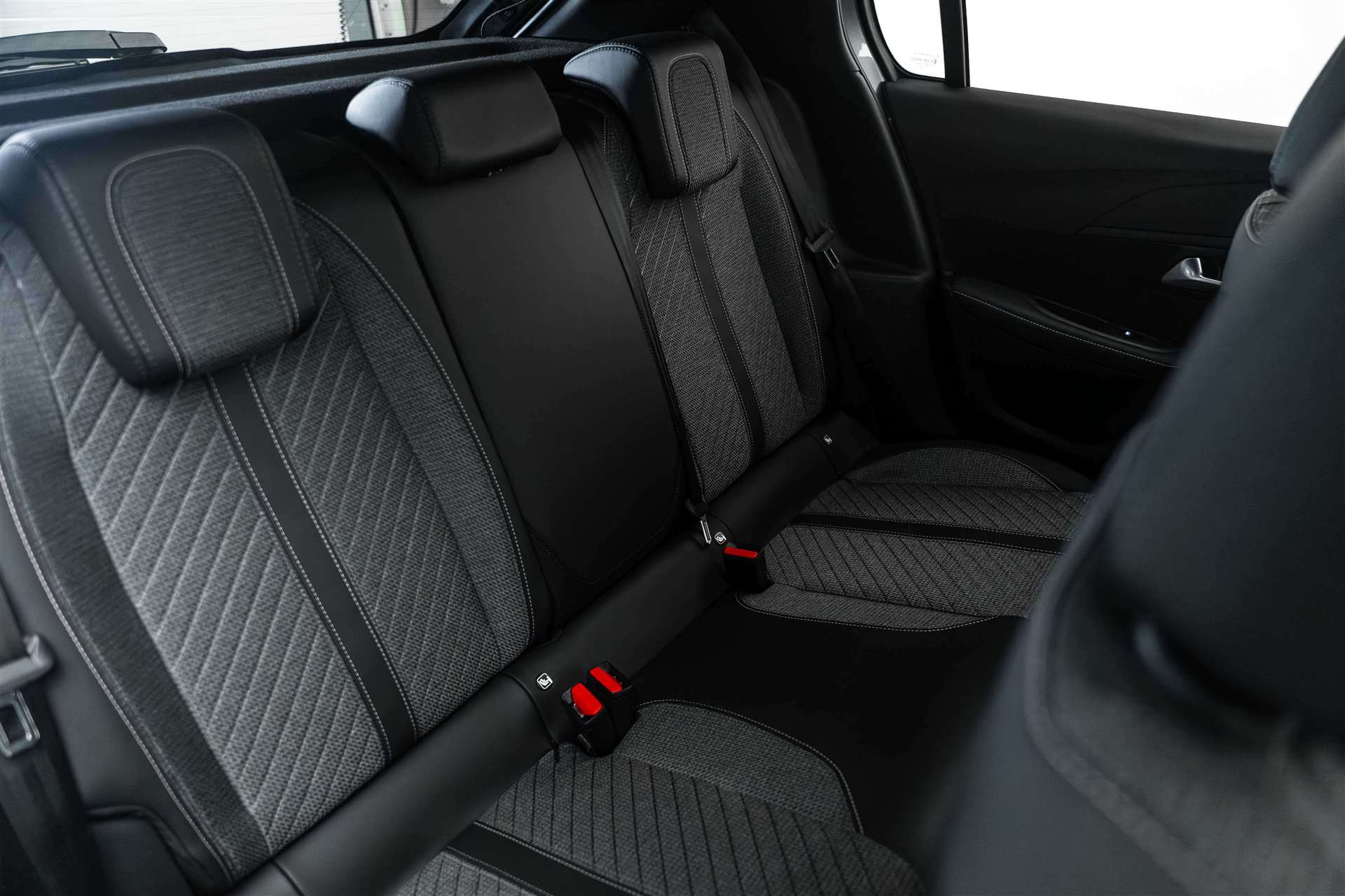 PEUGEOT PEUGEOT 208 1.2 MHEV 110 Allure Automat-image-12