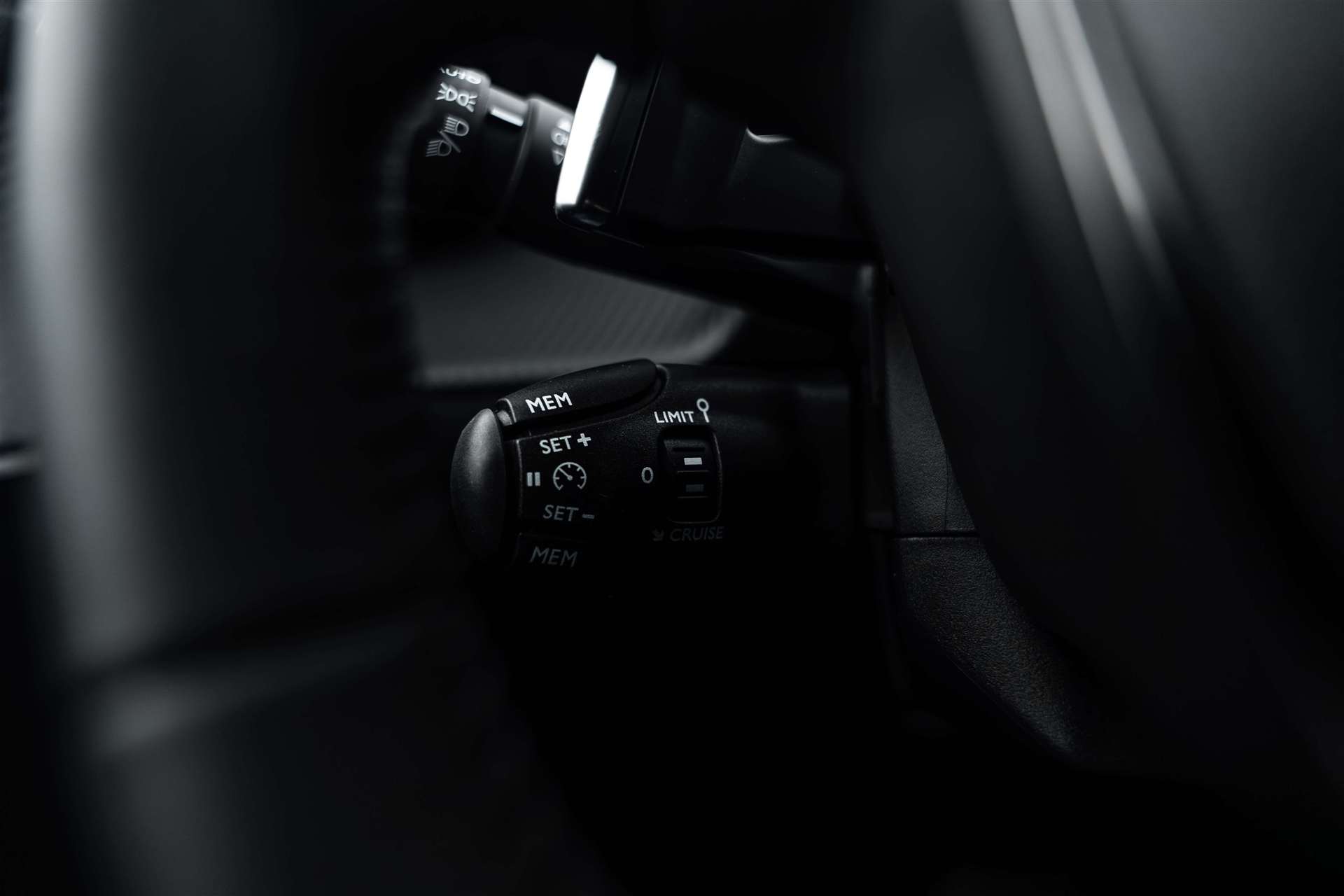 PEUGEOT PEUGEOT 208 1.2 MHEV 110 Allure Automat-image-14
