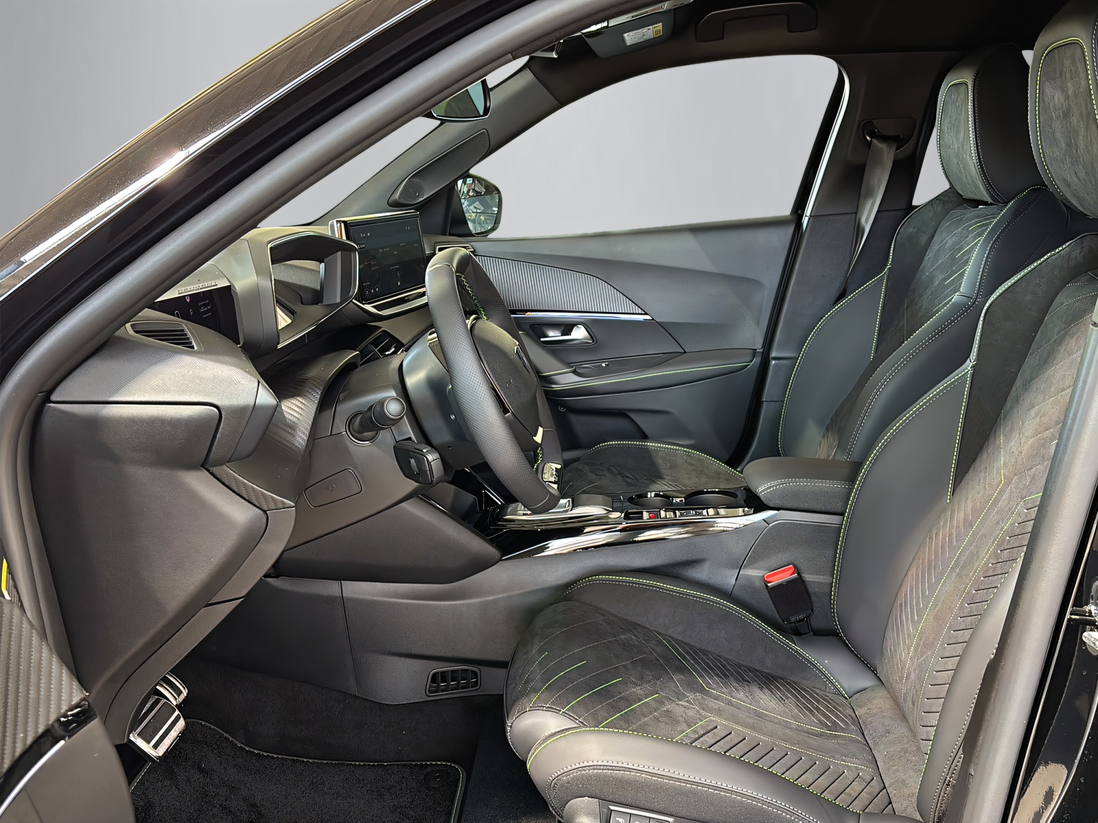 PEUGEOT 2008 1.2 Hybrid 145 GT Exclusive-image-2