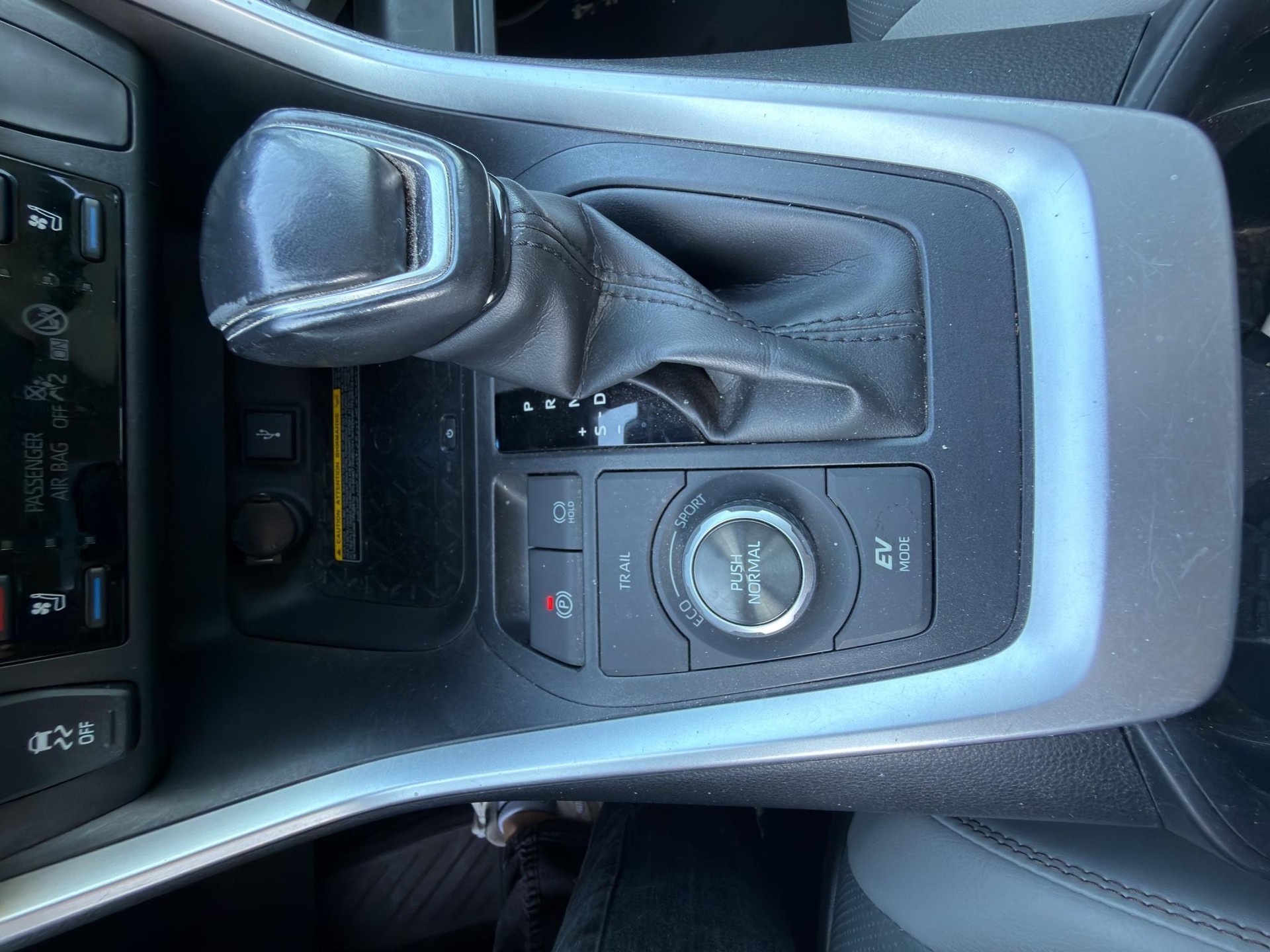 TOYOTA RAV4 2.5 HEV Premium-image-15