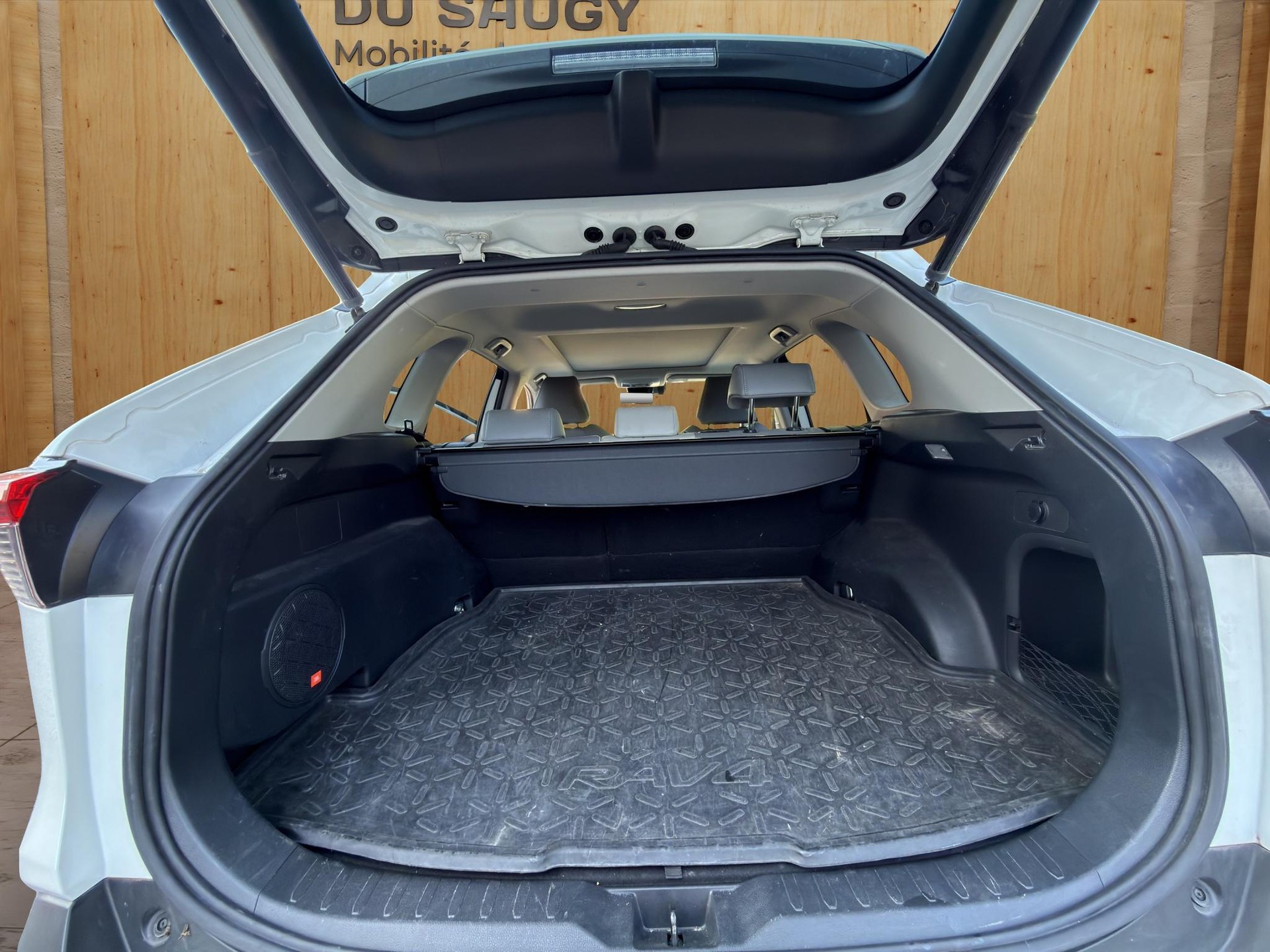 TOYOTA RAV4 2.5 HEV Premium-image-17