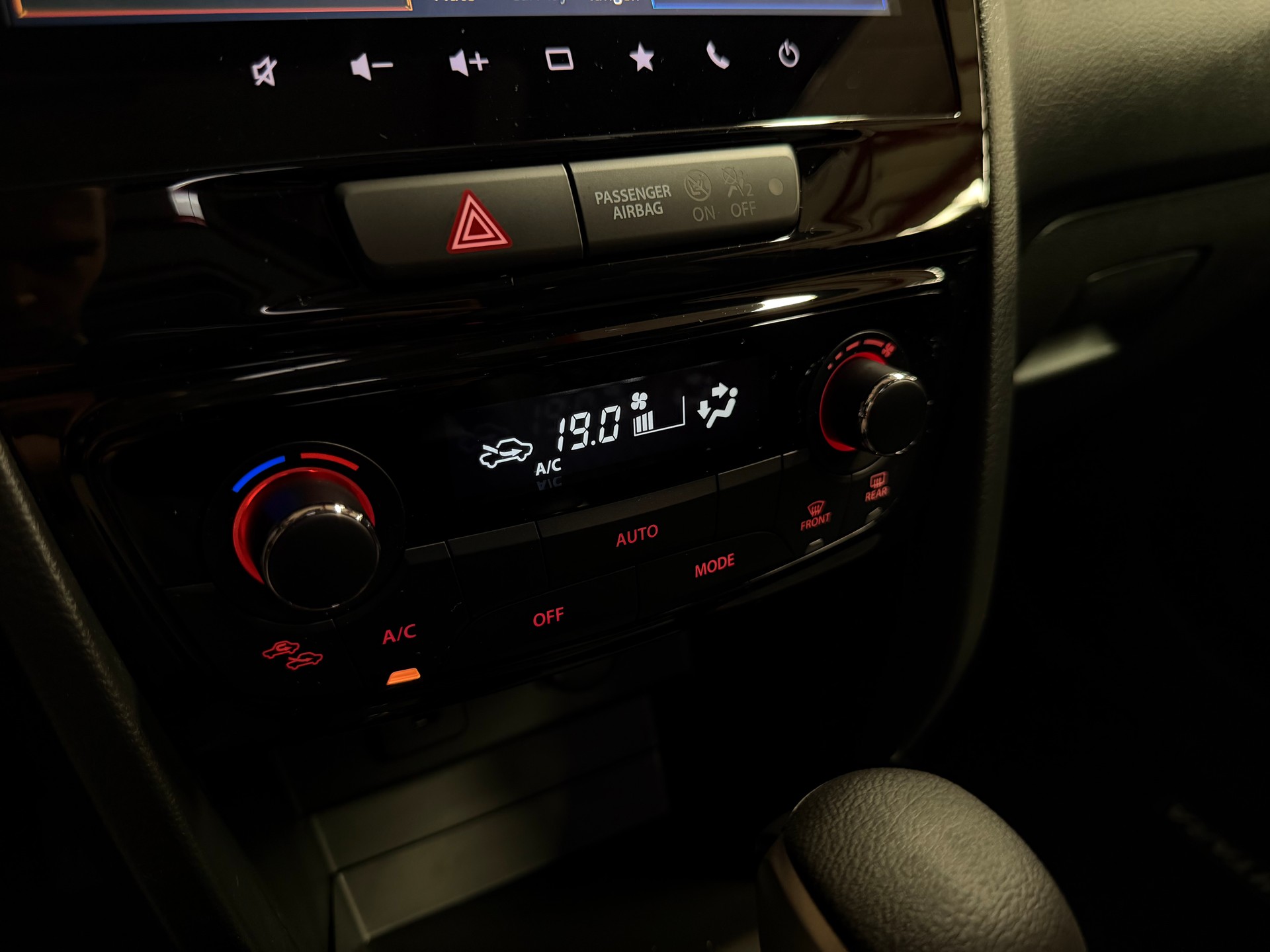 SUZUKI Vitara 1.4 Boosterjet Black Edition Top 4x4 Hybrid Automatic-image-23