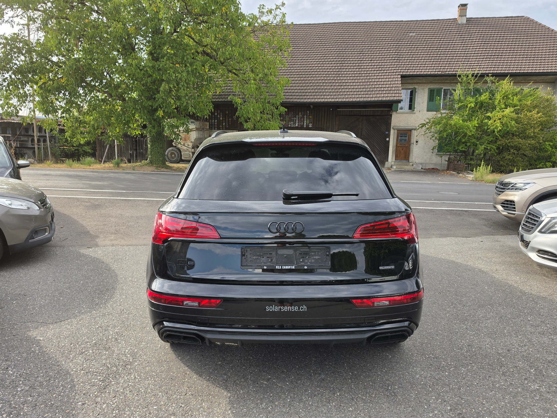 AUDI Q5 40 TDI Black Edition quattro S-tronic-image-3