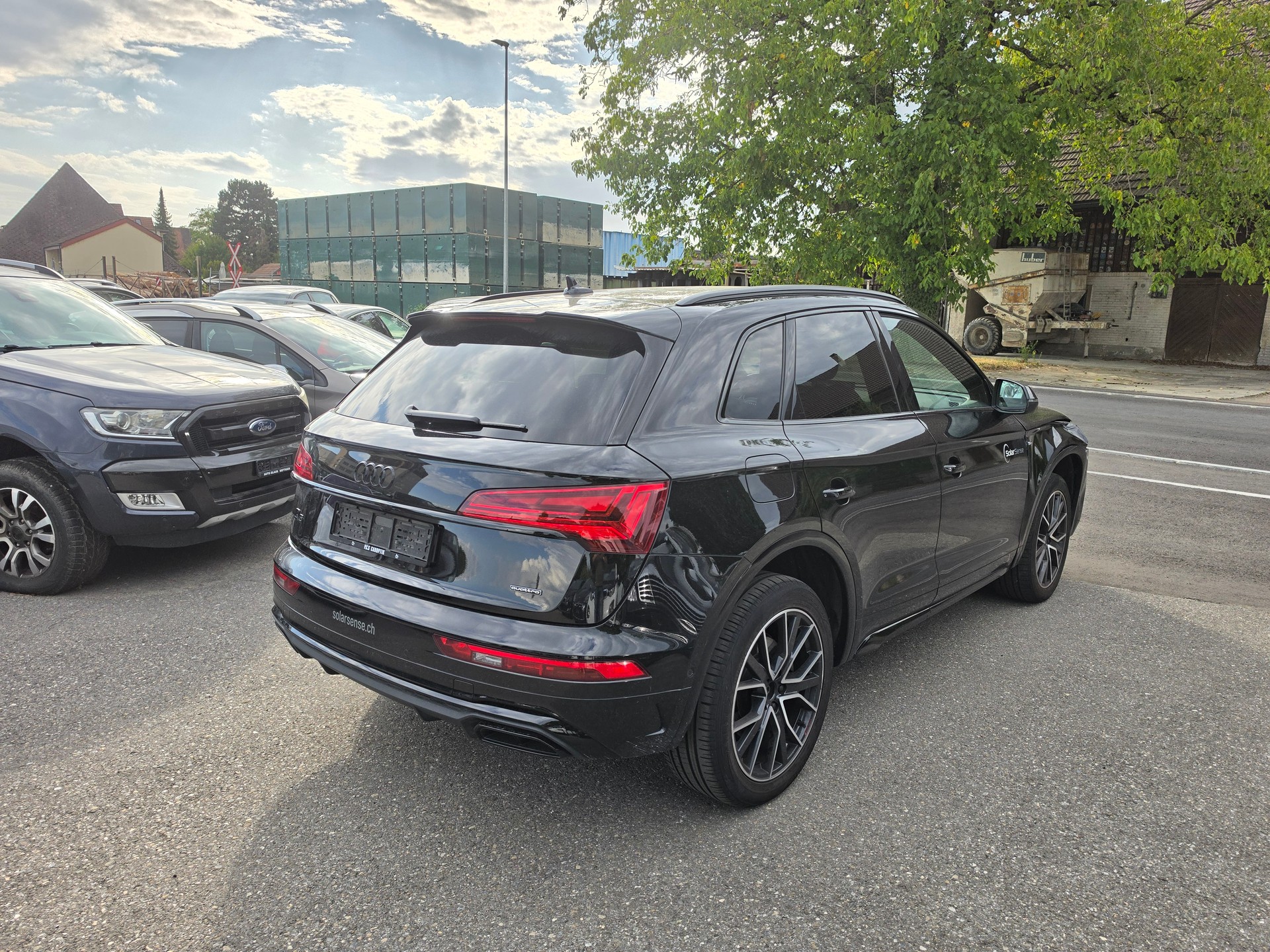 AUDI Q5 40 TDI Black Edition quattro S-tronic-image-4