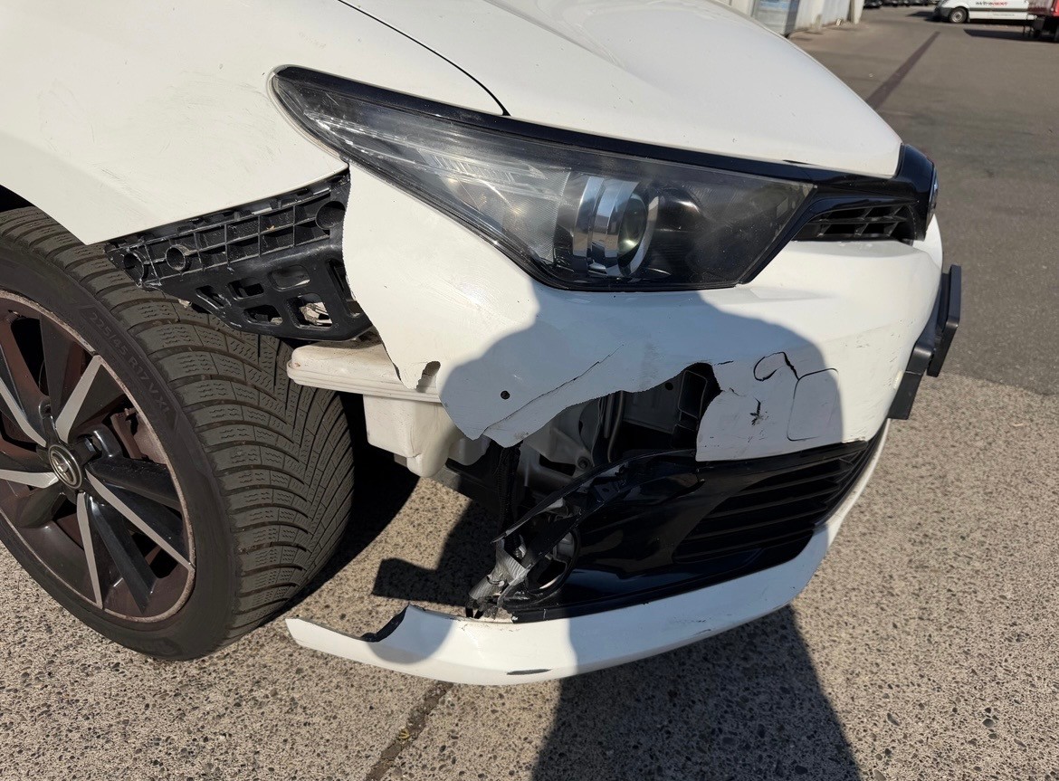TOYOTA Auris Touring Sports 1.8 HSD Trend e-CVT-image-7