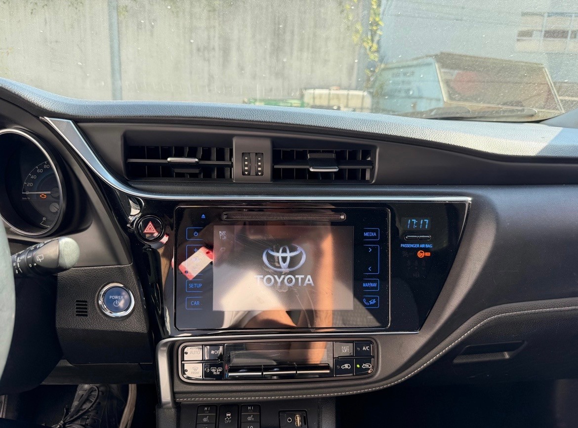 TOYOTA Auris Touring Sports 1.8 HSD Trend e-CVT-image-11