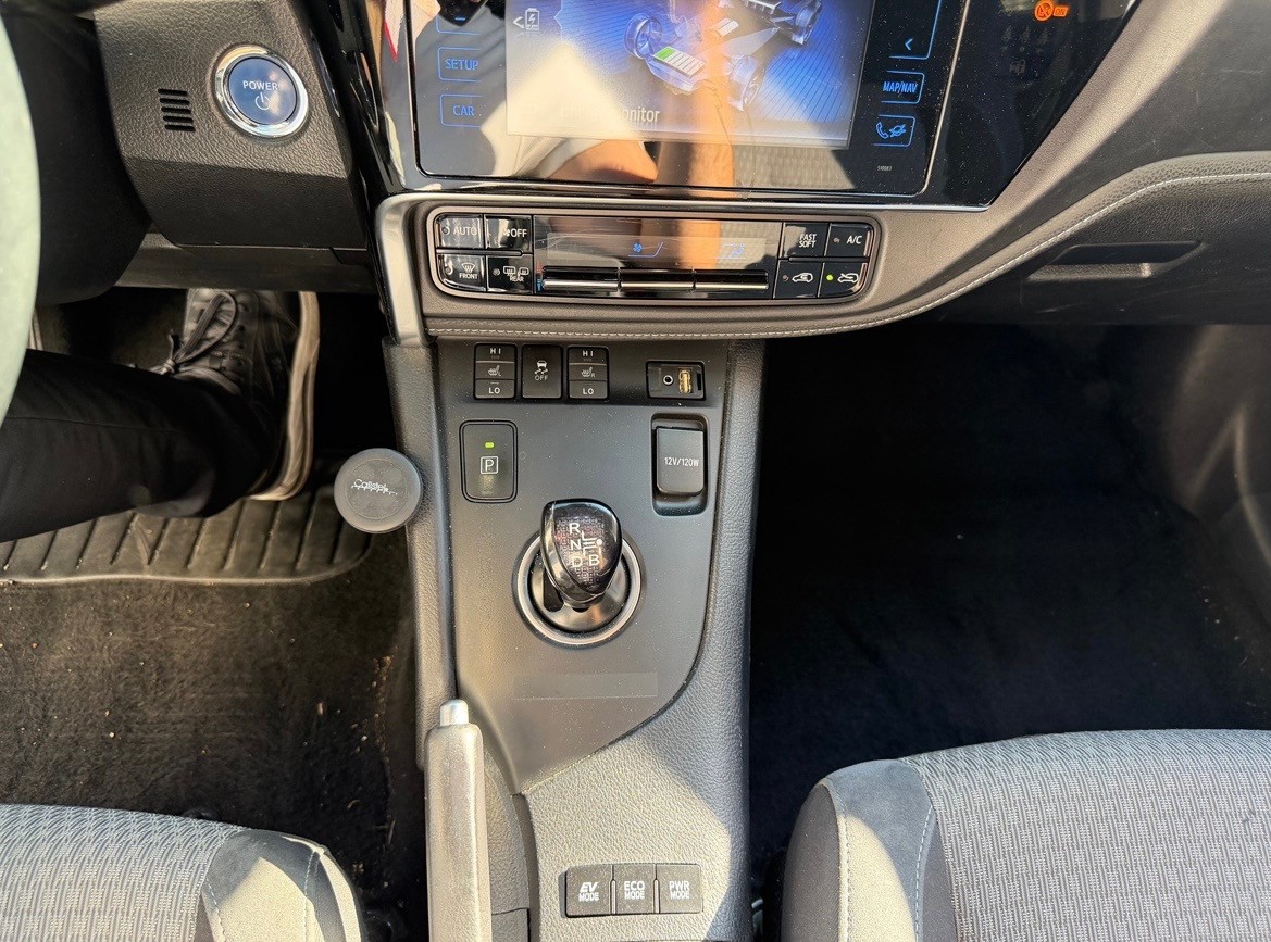 TOYOTA Auris Touring Sports 1.8 HSD Trend e-CVT-image-12