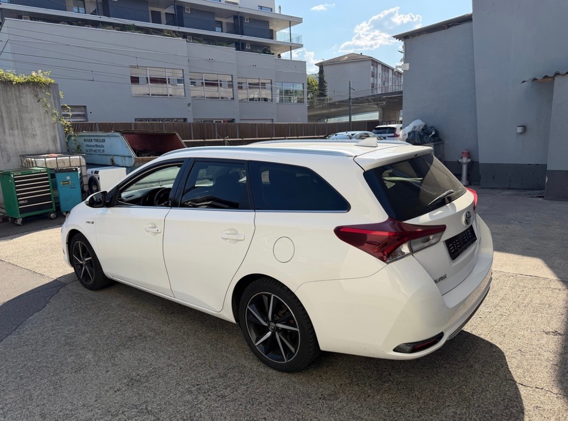 TOYOTA Auris Touring Sports 1.8 HSD Trend e-CVT-image-2