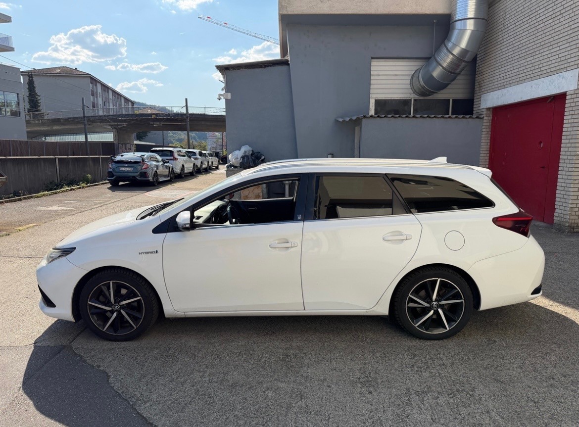 TOYOTA Auris Touring Sports 1.8 HSD Trend e-CVT-image-1