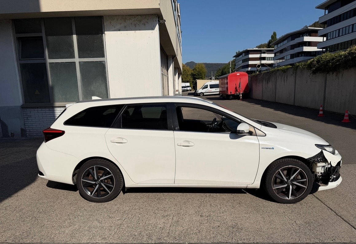 TOYOTA Auris Touring Sports 1.8 HSD Trend e-CVT-image-5