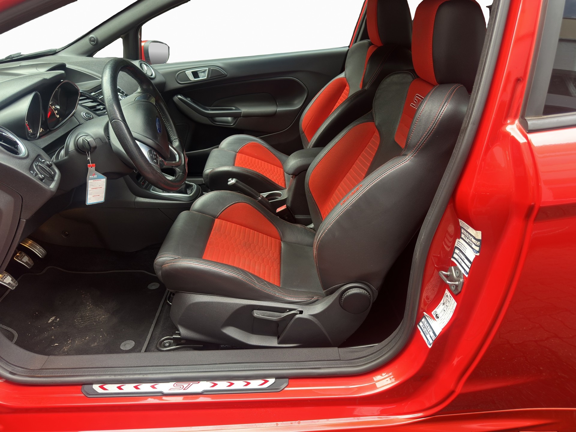 FORD Fiesta 1.6 SCTi ST-1-image-8