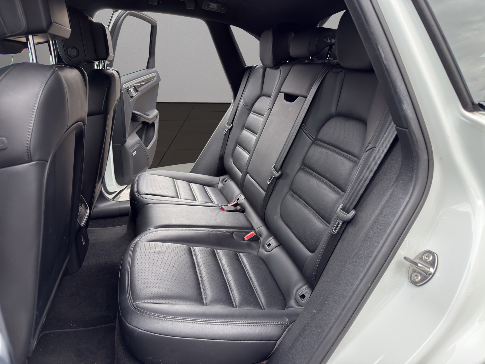 PORSCHE Macan Turbo Performance PDK-image-12