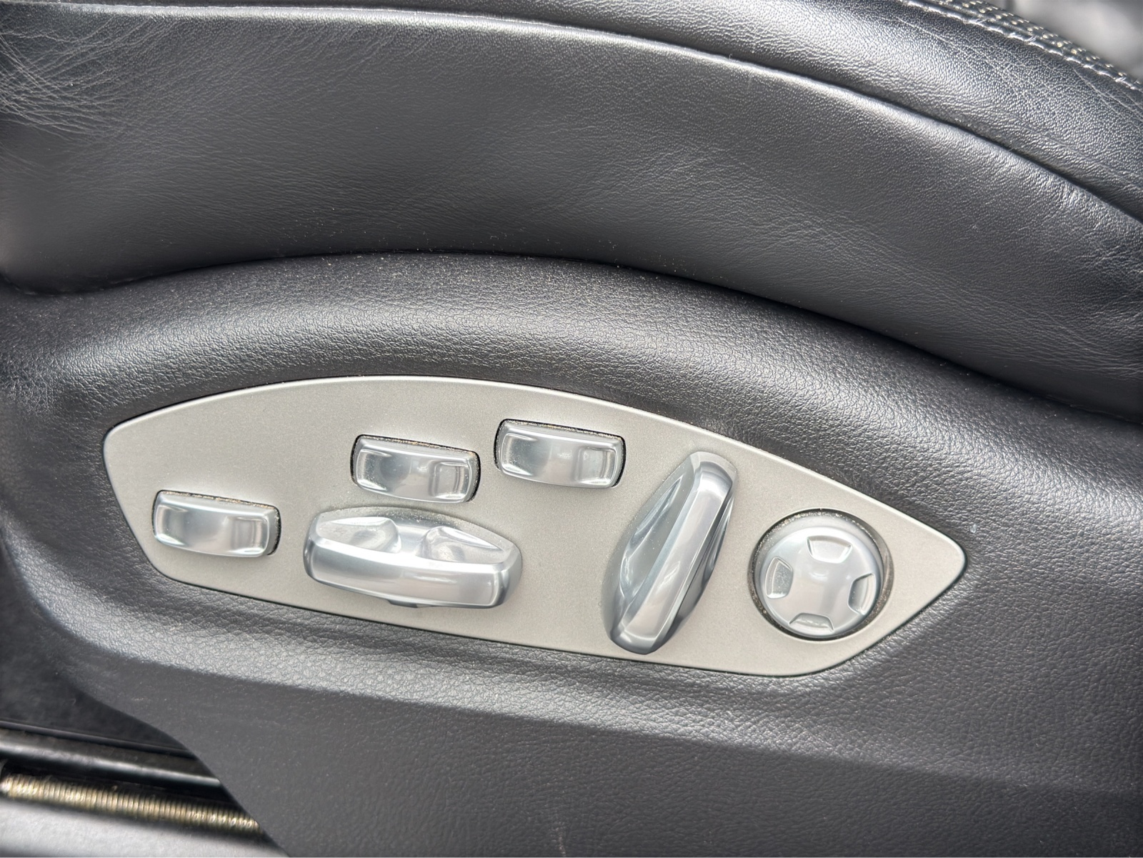 PORSCHE Macan Turbo Performance PDK-image-21