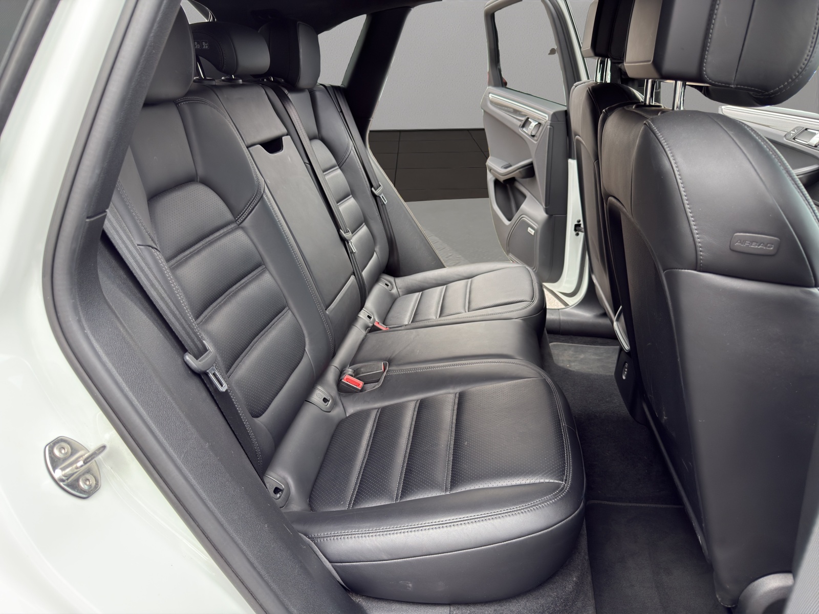 PORSCHE Macan Turbo Performance PDK-image-17