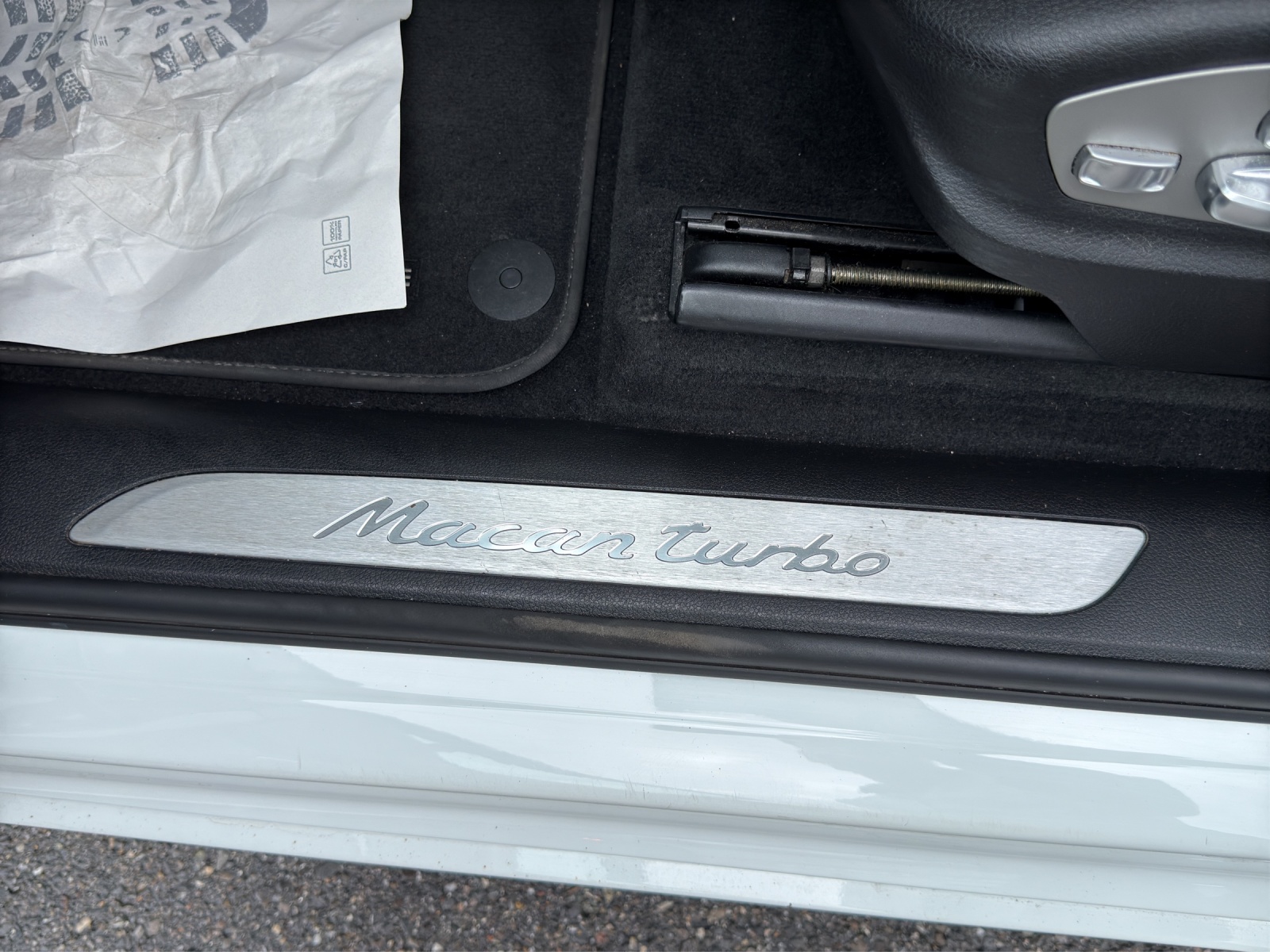 PORSCHE Macan Turbo Performance PDK-image-22