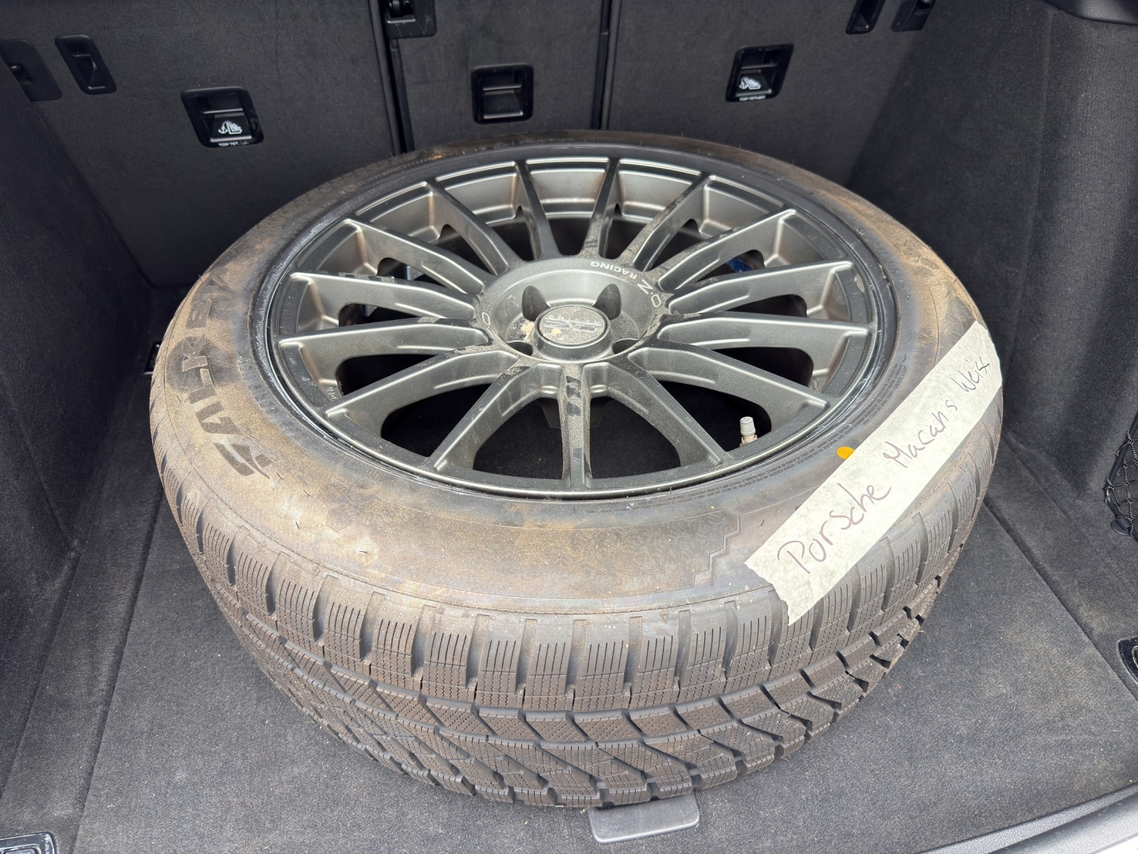 PORSCHE Macan Turbo Performance PDK-image-19