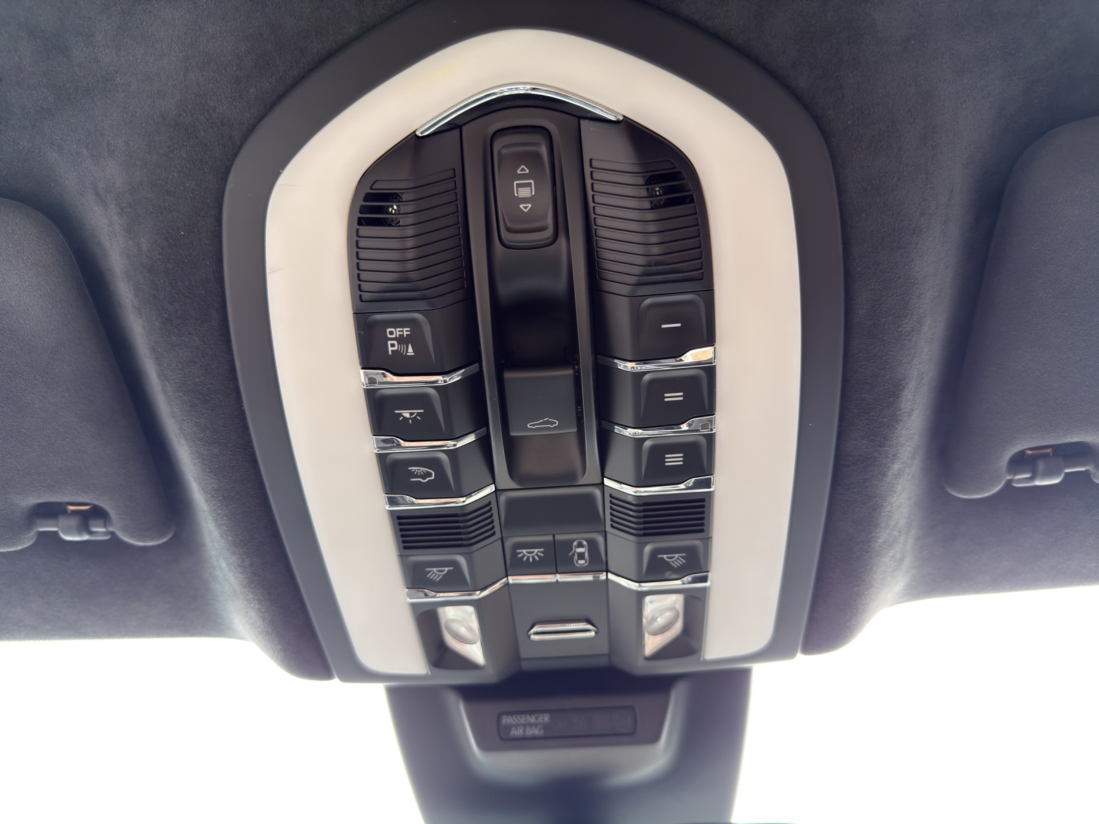 PORSCHE Macan Turbo Performance PDK-image-26