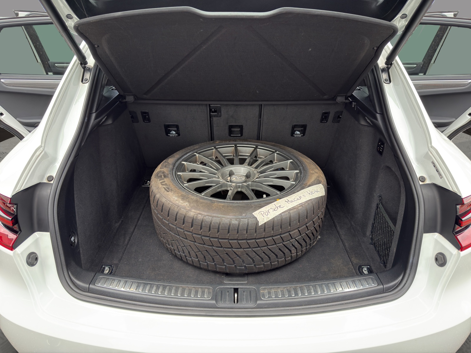 PORSCHE Macan Turbo Performance PDK-image-18