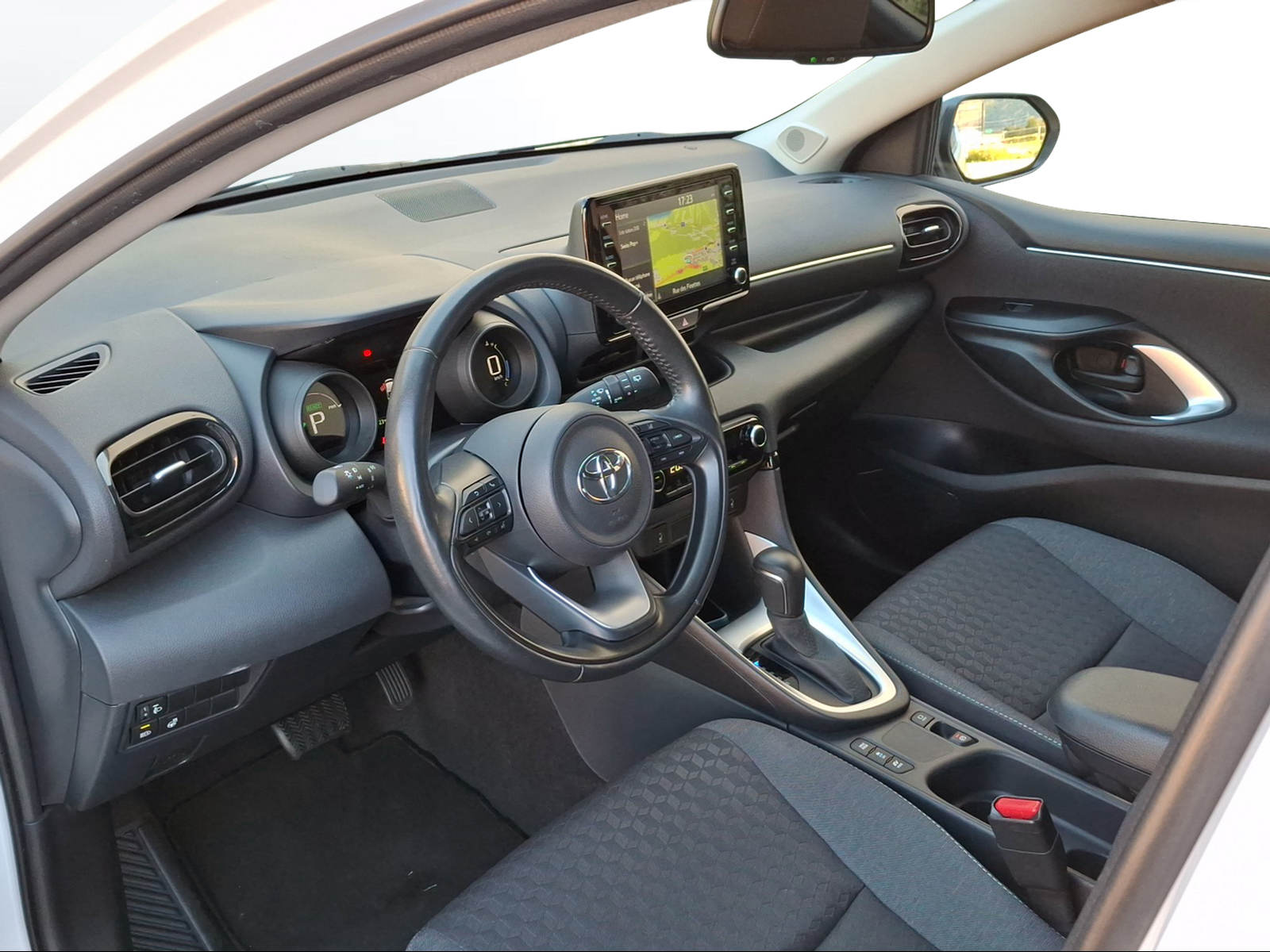 TOYOTA Yaris 1.5 Trend e-CVT-image-9