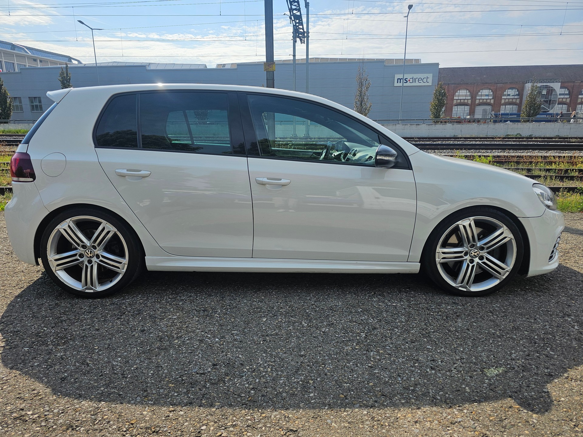 VW Golf 2.0 TSI R 4Motion-image-6