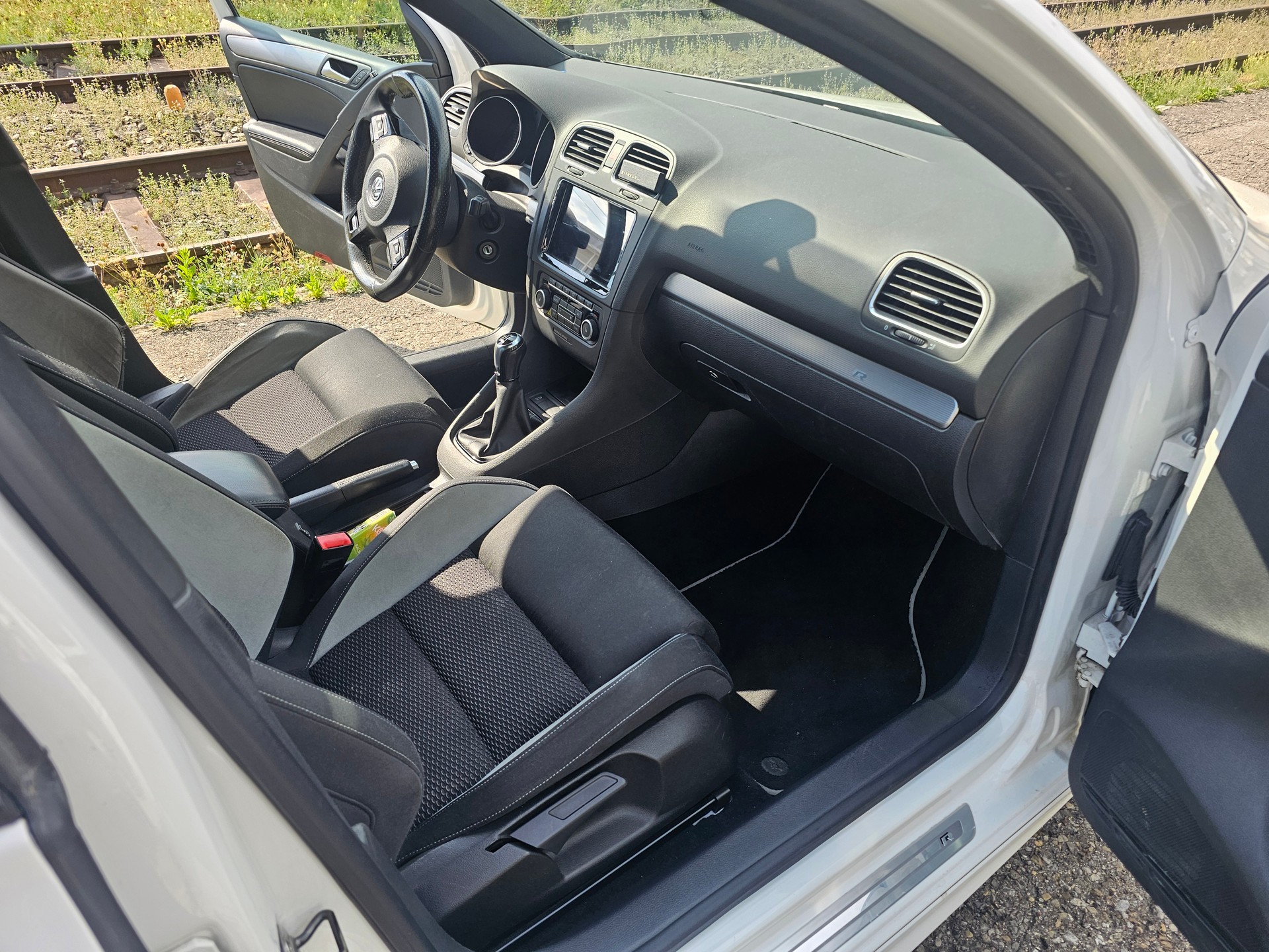 VW Golf 2.0 TSI R 4Motion-image-8