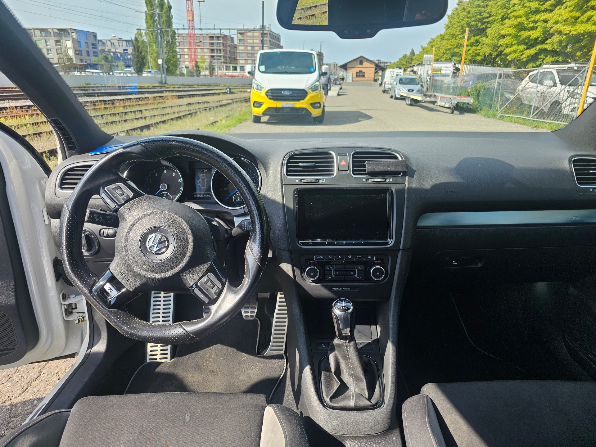 VW Golf 2.0 TSI R 4Motion-image-9