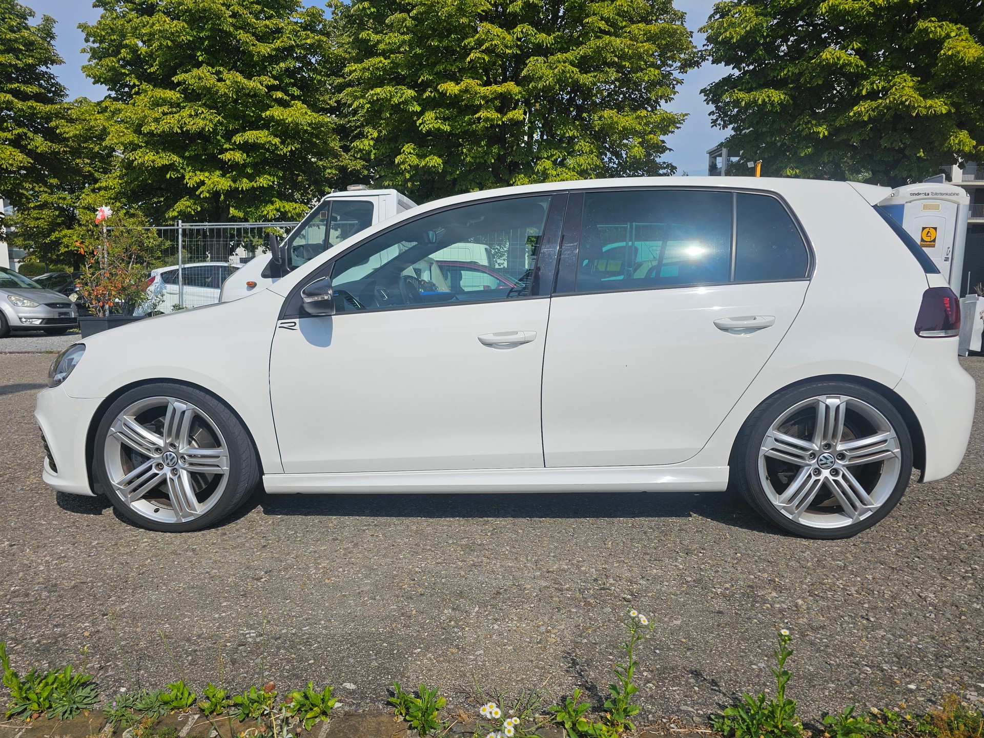 VW Golf 2.0 TSI R 4Motion-image-2