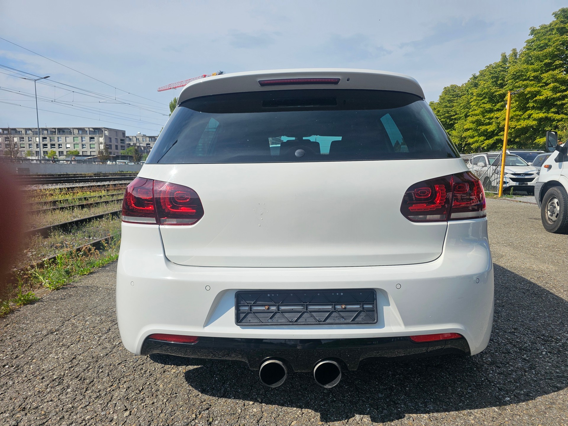 VW Golf 2.0 TSI R 4Motion-image-4