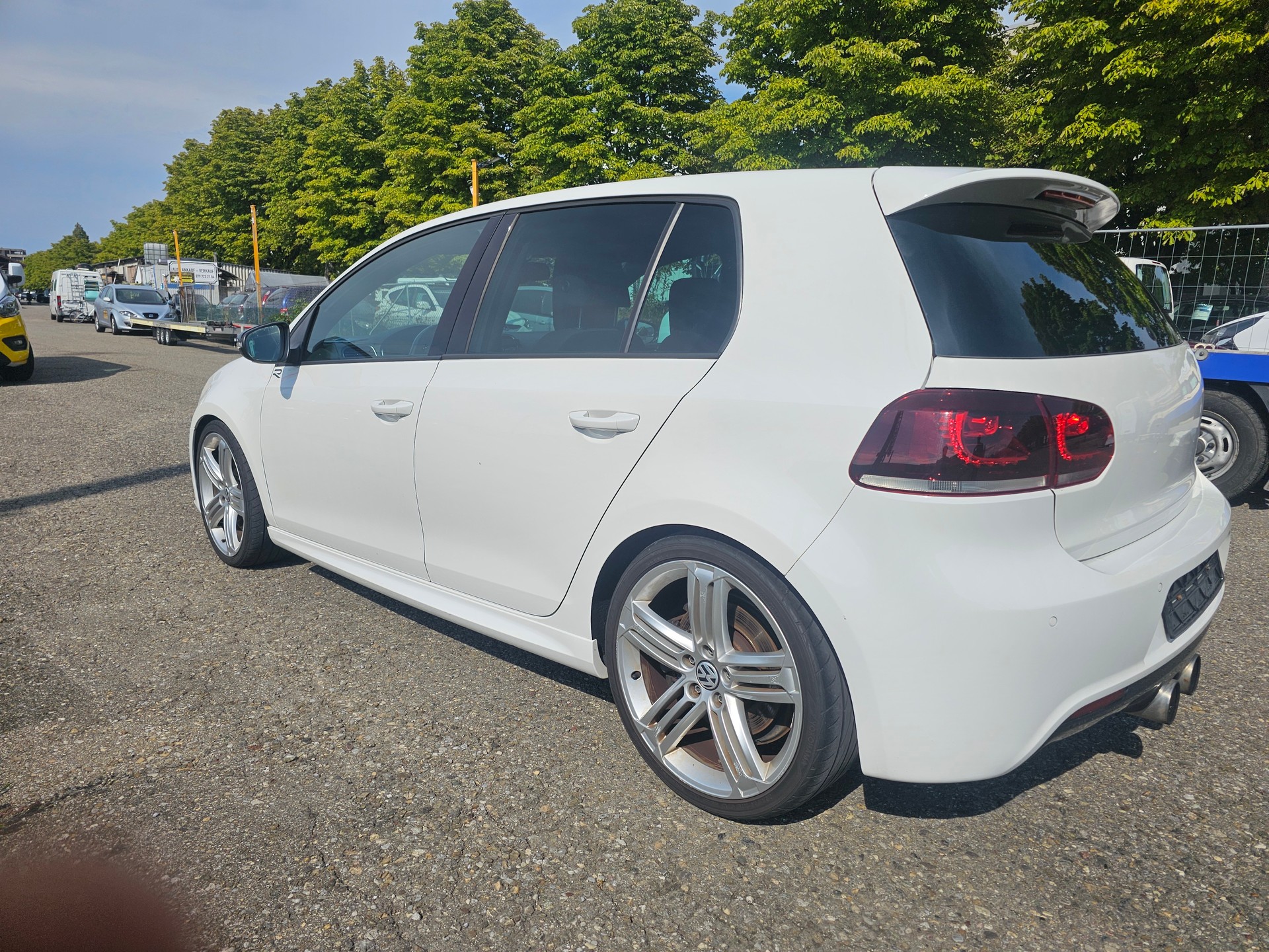 VW Golf 2.0 TSI R 4Motion-image-3