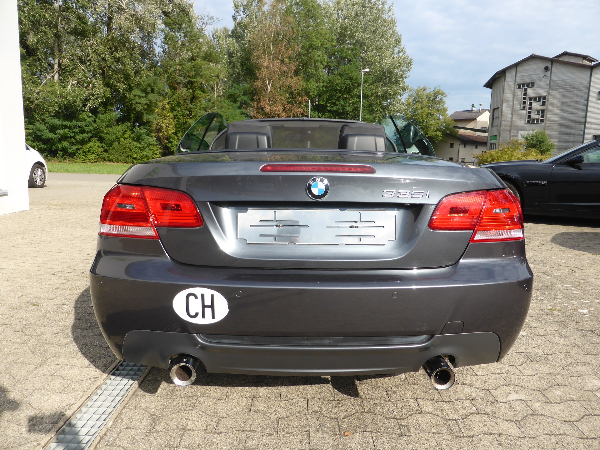 BMW 335i Cabriolet-image-8