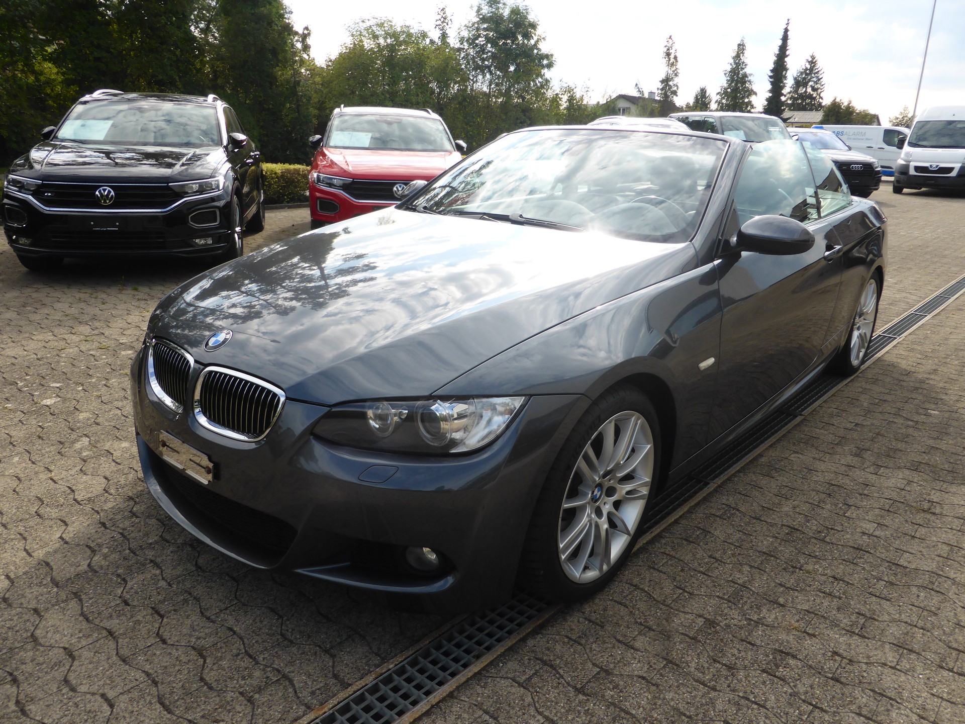 BMW 335i Cabriolet-image-3