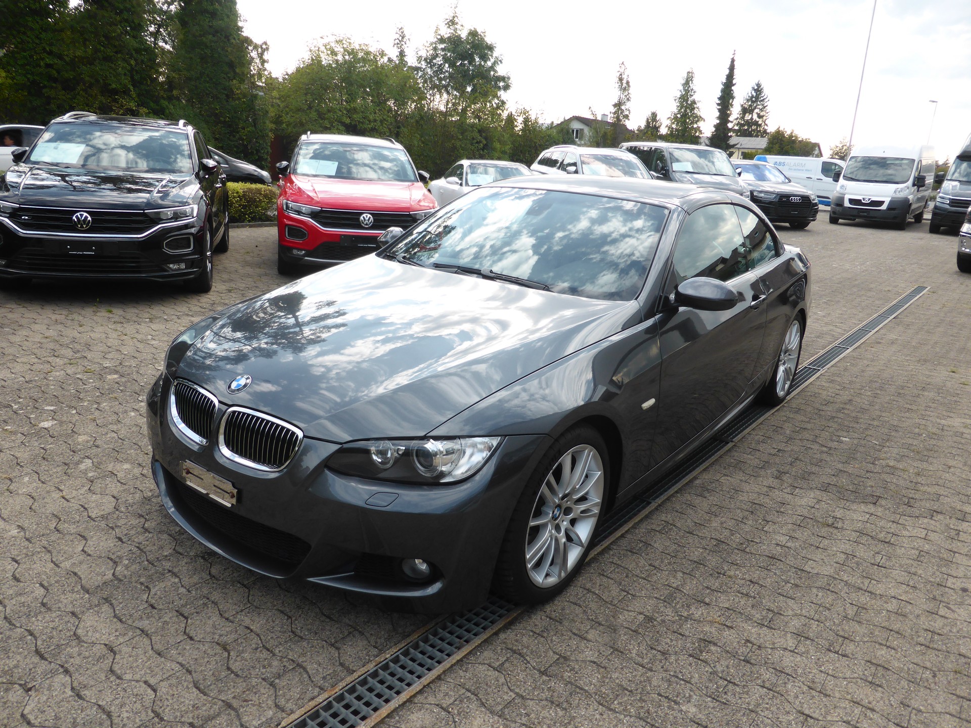 BMW 335i Cabriolet-image-10