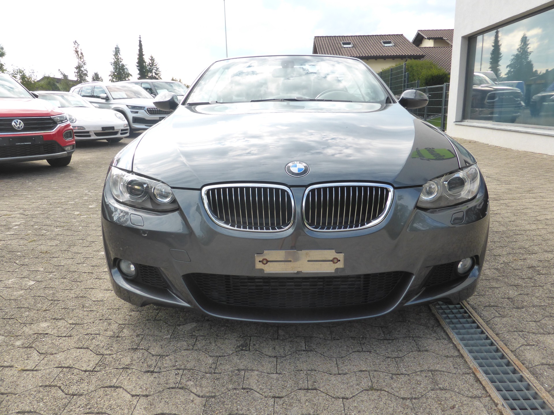BMW 335i Cabriolet-image-1