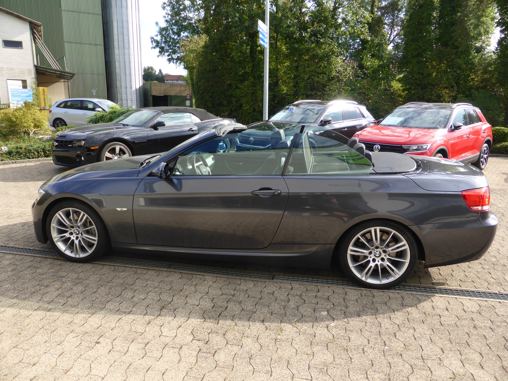BMW 335i Cabriolet-image-5