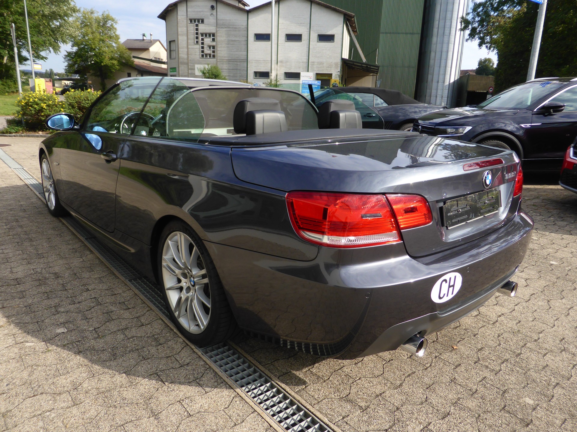 BMW 335i Cabriolet-image-7
