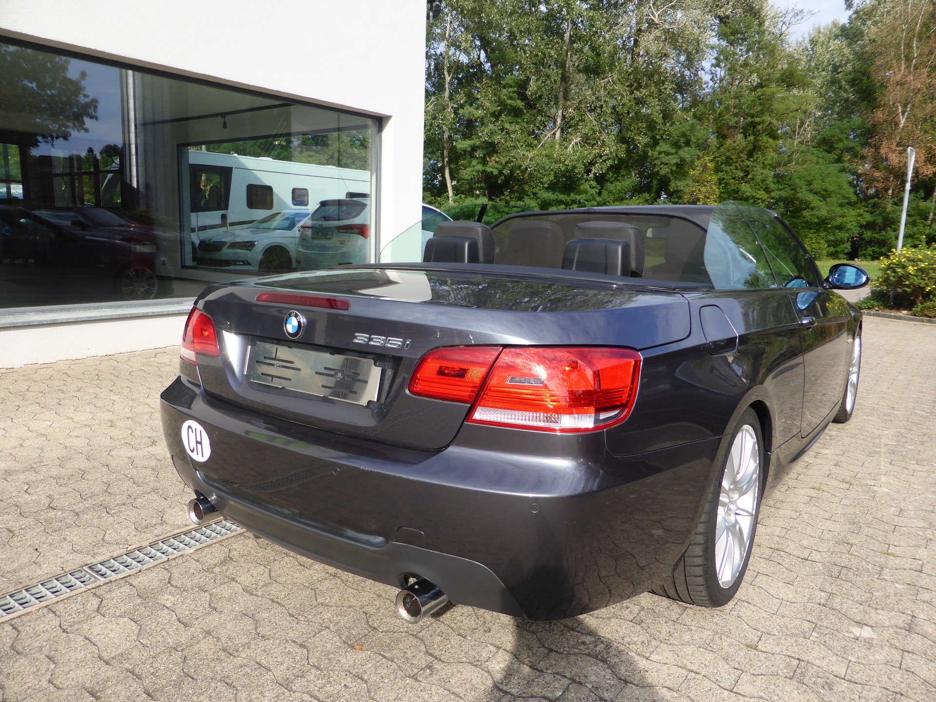 BMW 335i Cabriolet-image-6