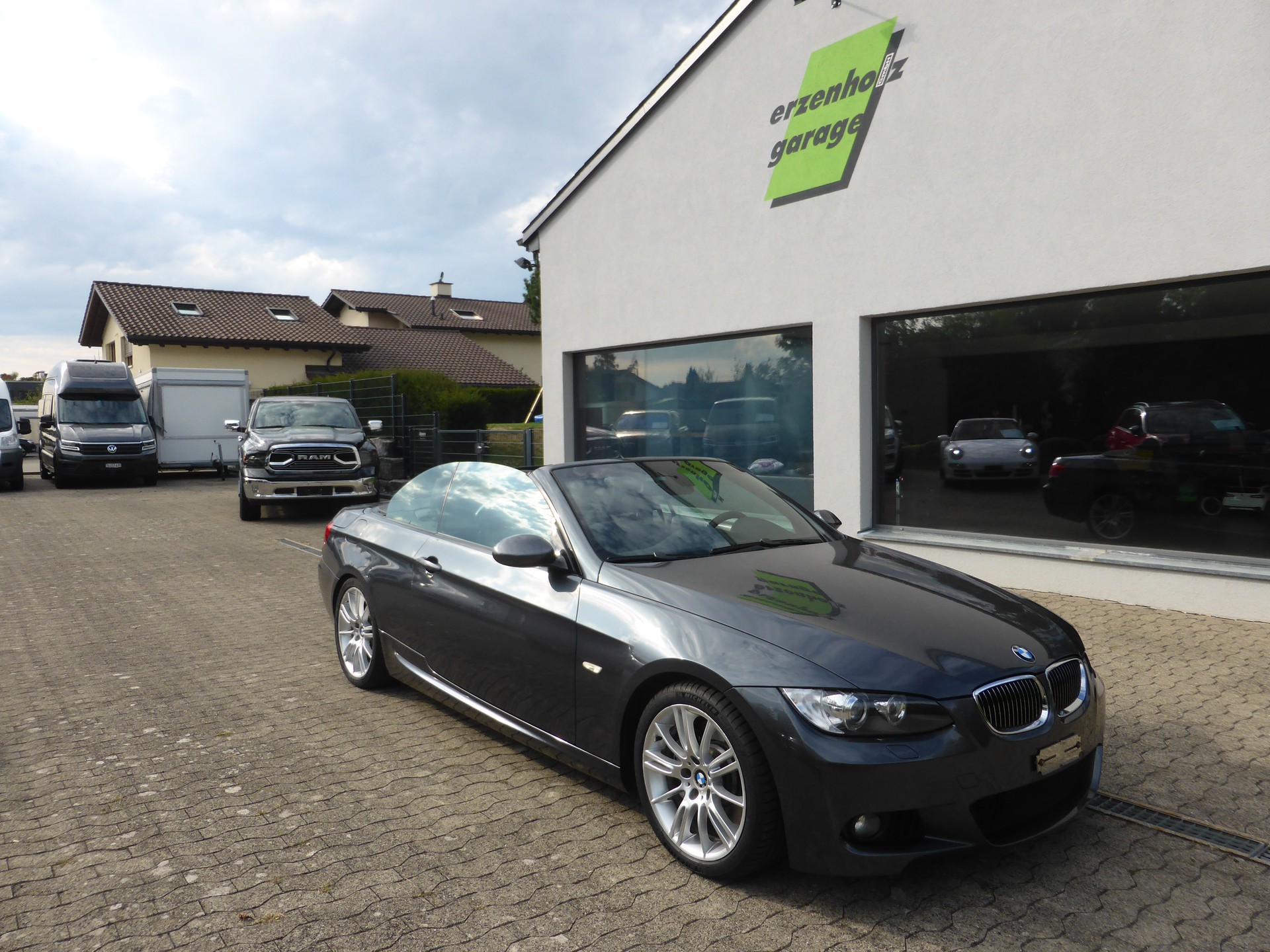 BMW 335i Cabriolet-image-0