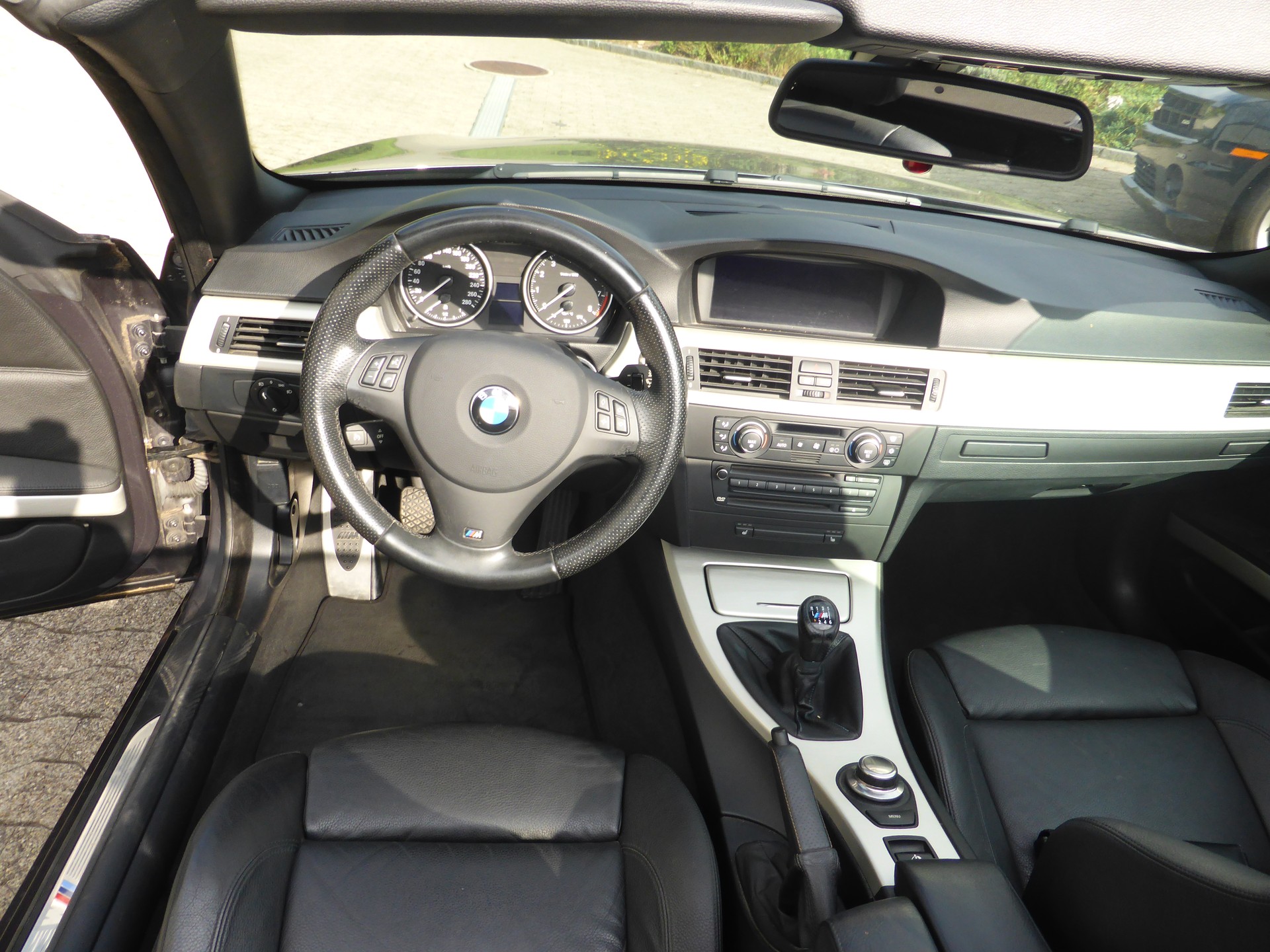 BMW 335i Cabriolet-image-14