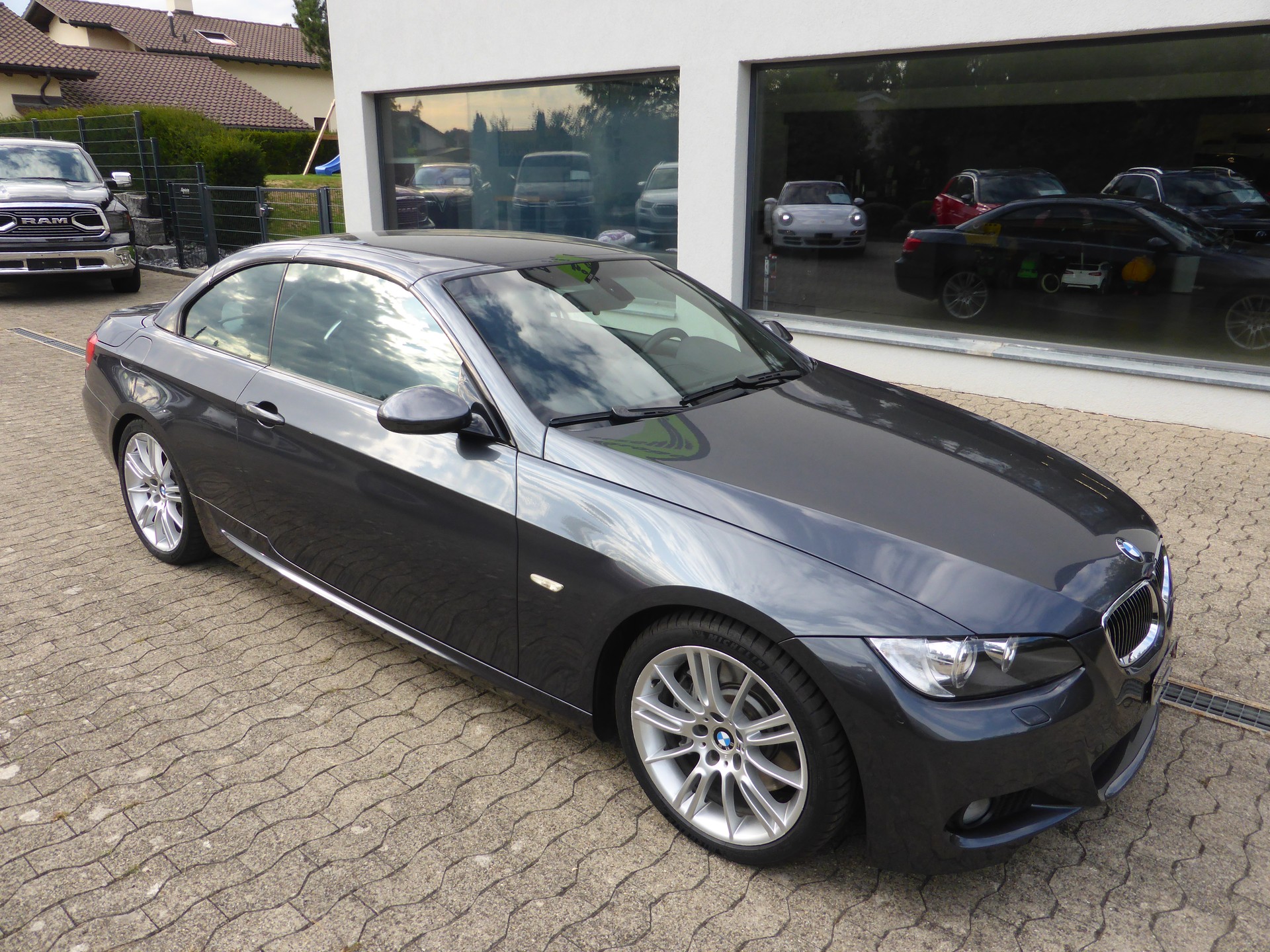 BMW 335i Cabriolet-image-9