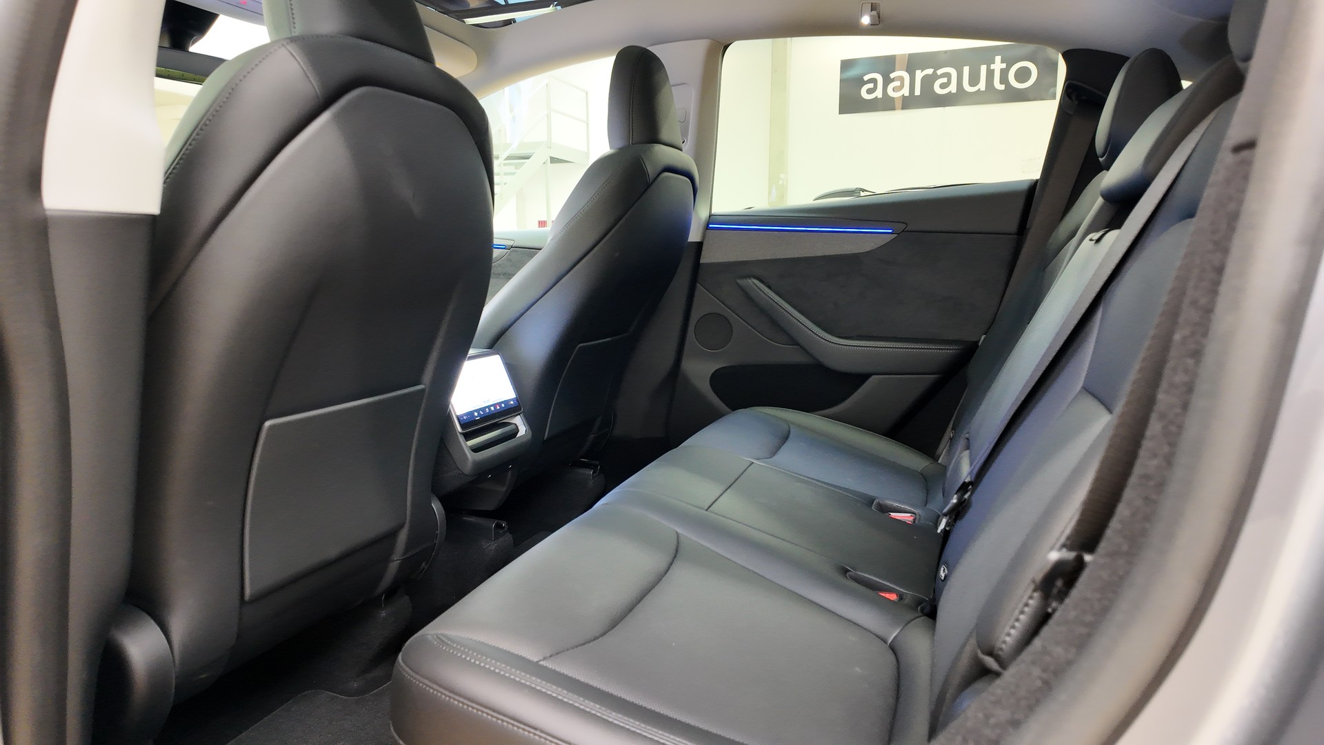 TESLA Model Y Long Range AWD-image-17