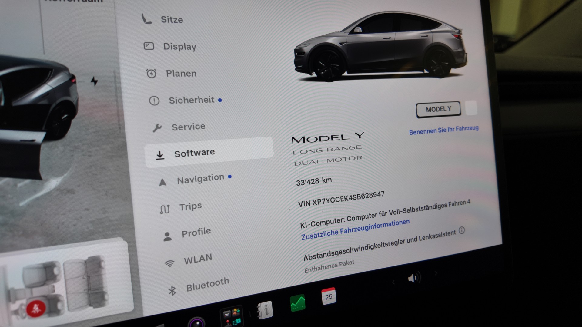 TESLA Model Y Long Range AWD-image-27