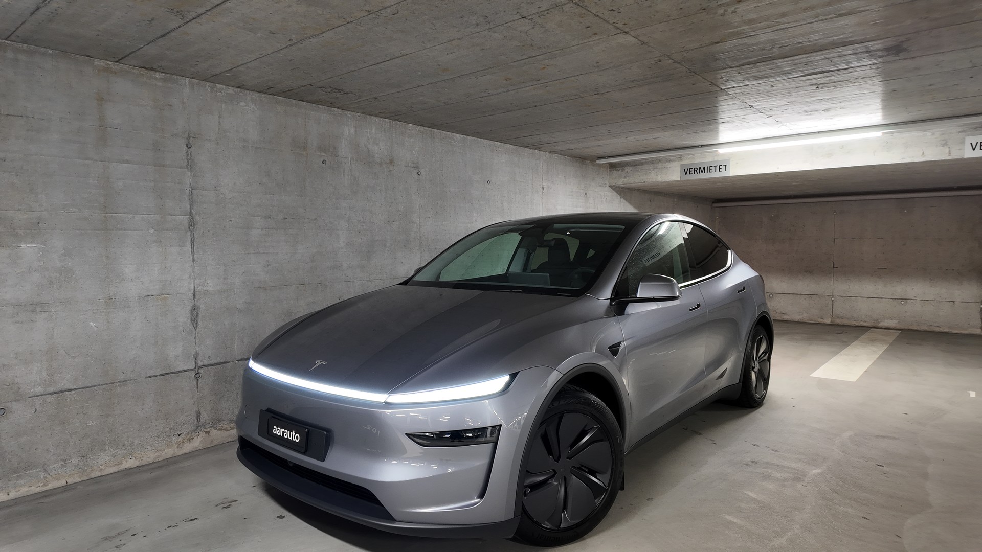 TESLA Model Y Long Range AWD-image-0