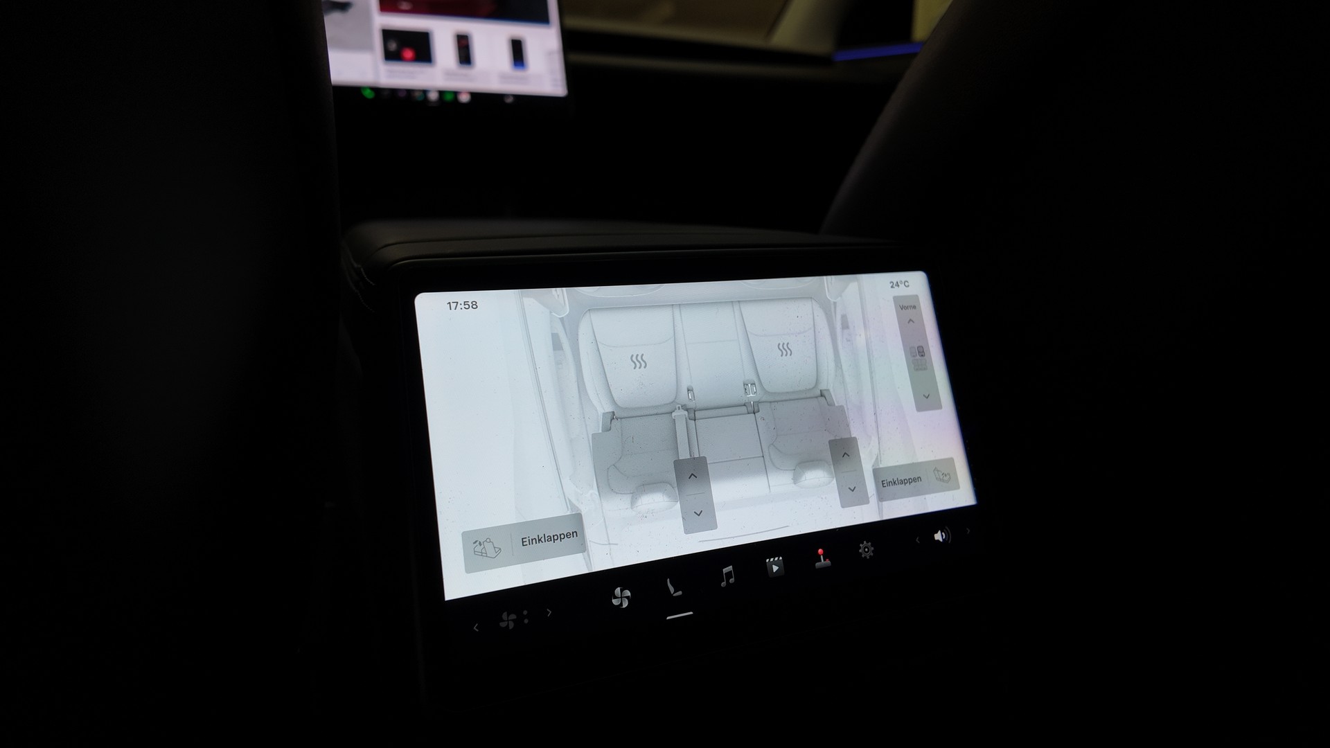 TESLA Model Y Long Range AWD-image-24