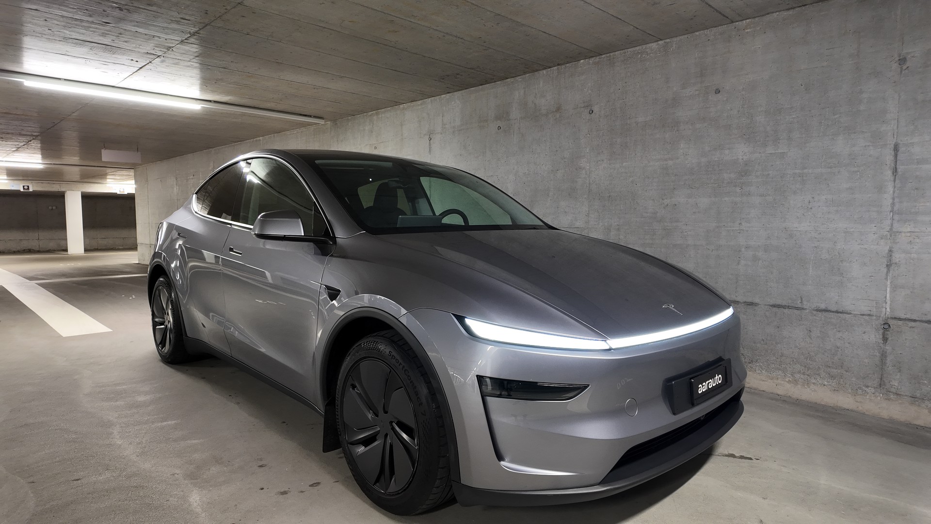 TESLA Model Y Long Range AWD-image-5