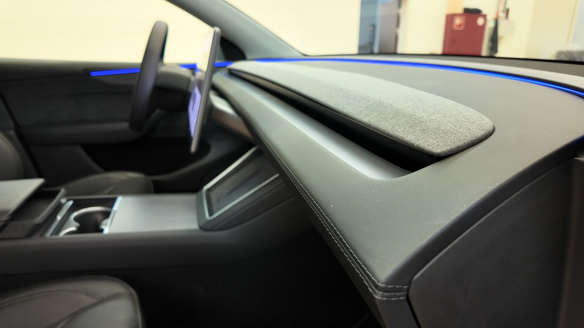 TESLA Model Y Long Range AWD-image-14