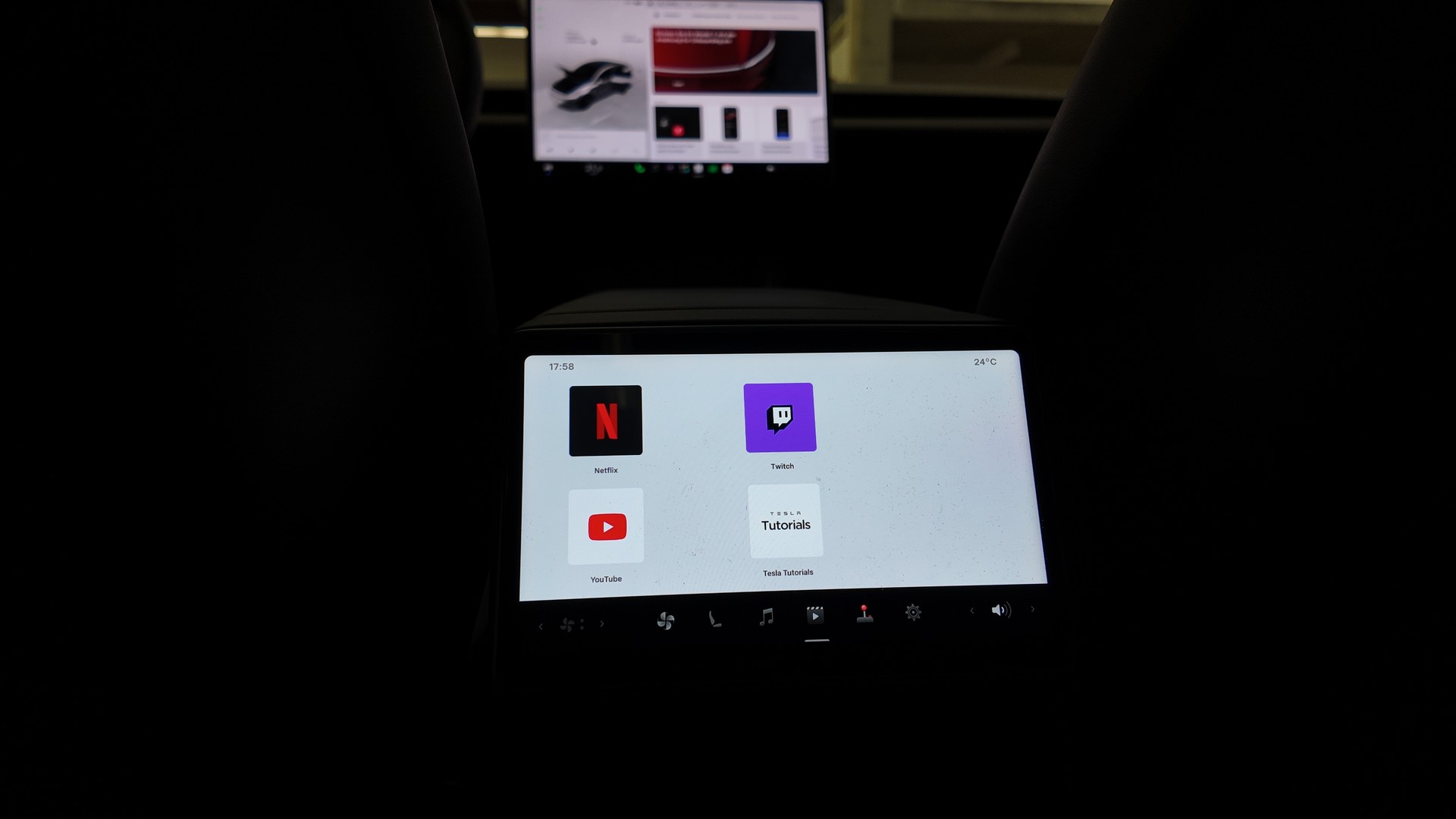 TESLA Model Y Long Range AWD-image-23